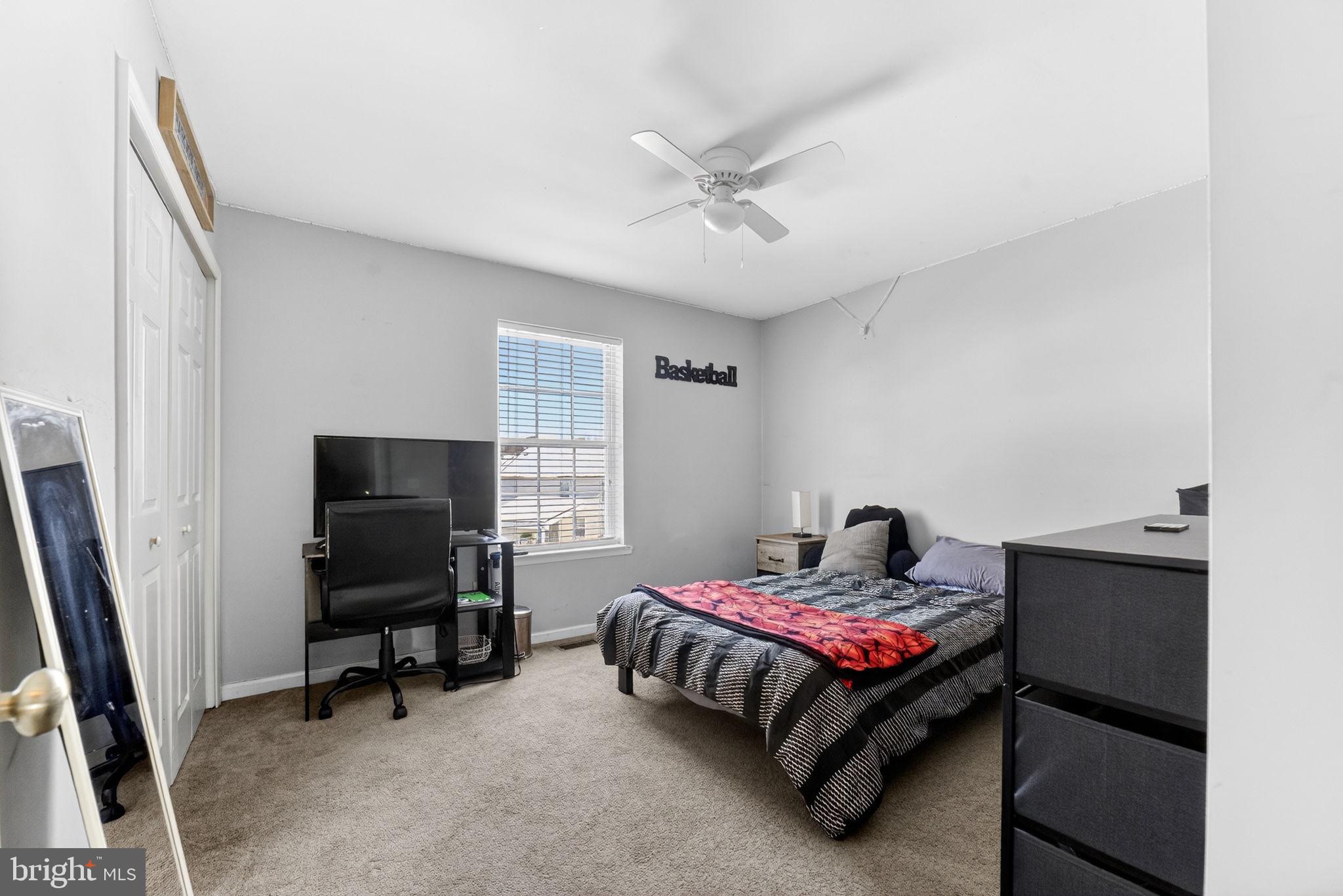 ROLLING HILLS - Residential