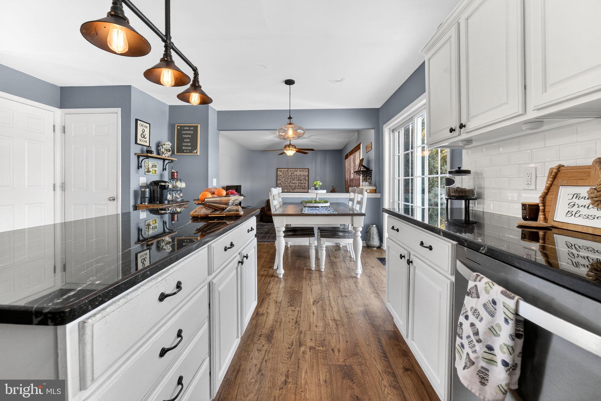 ROLLING HILLS - Residential