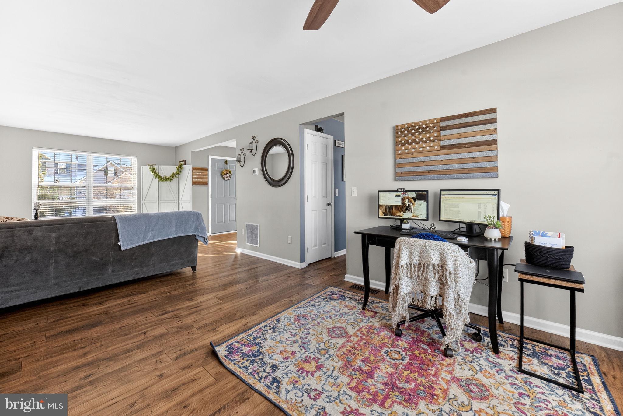 ROLLING HILLS - Residential