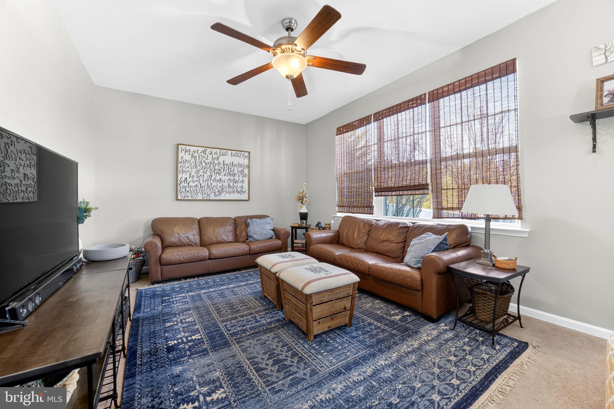 ROLLING HILLS - Residential