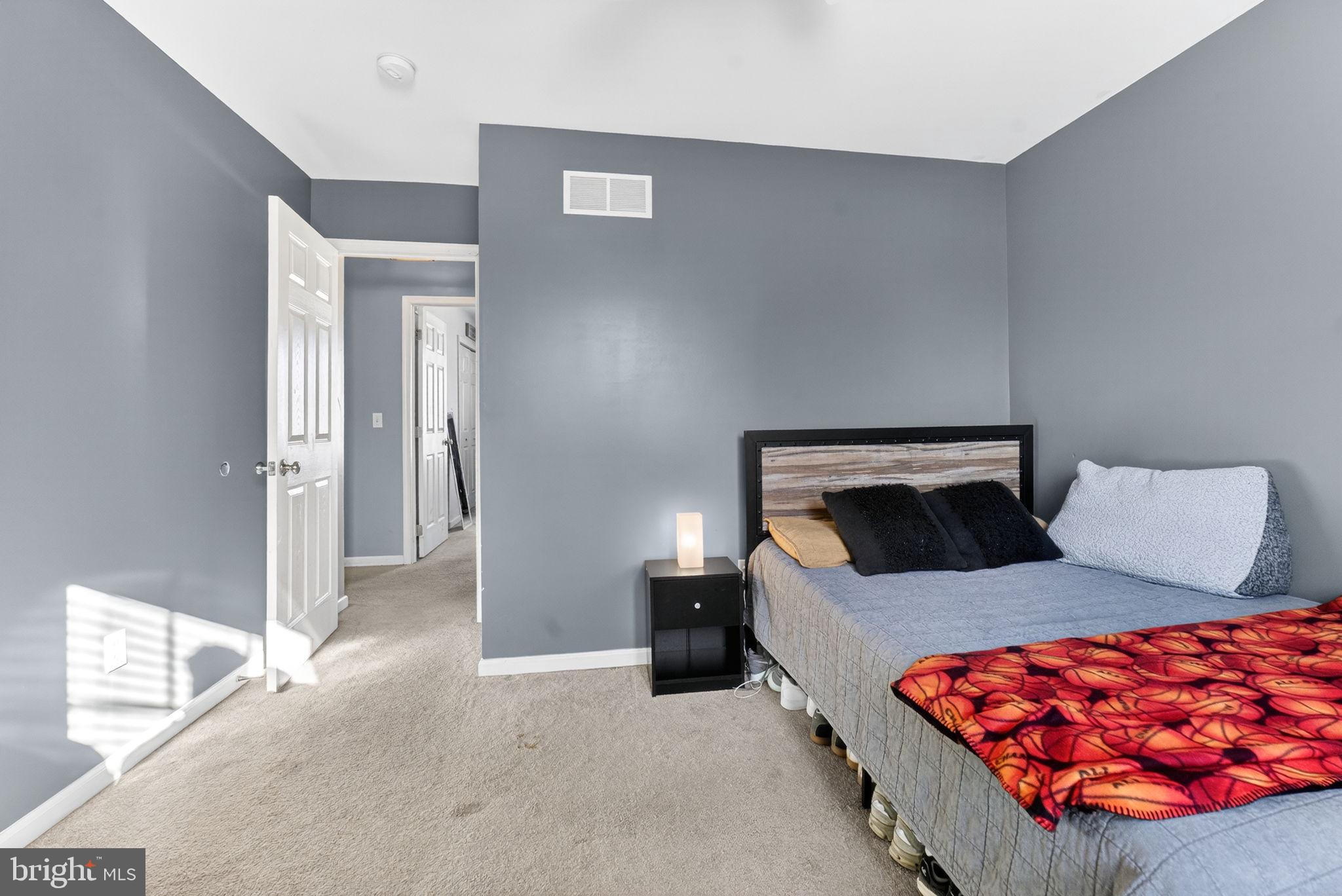 ROLLING HILLS - Residential