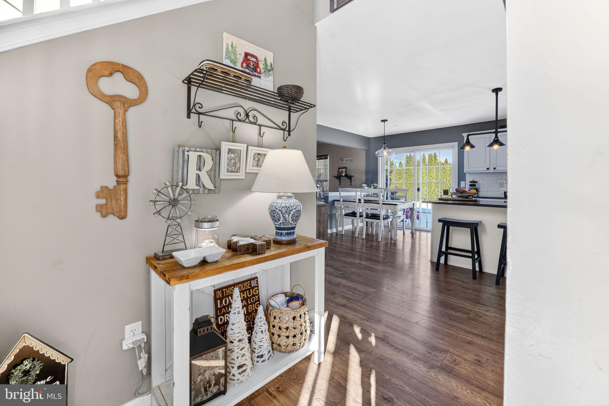 ROLLING HILLS - Residential