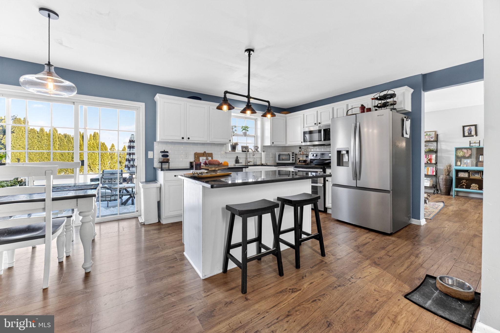 ROLLING HILLS - Residential