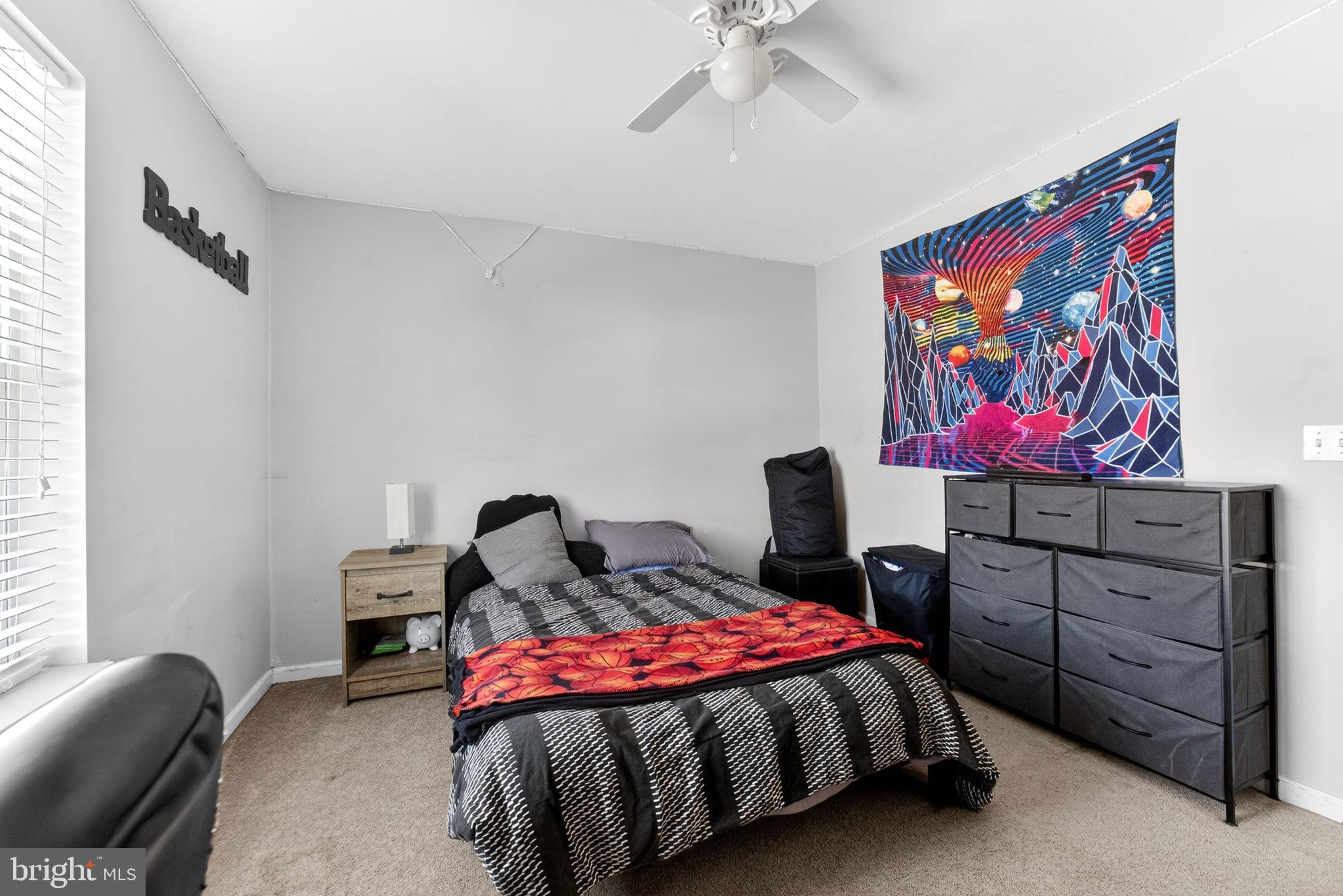 ROLLING HILLS - Residential