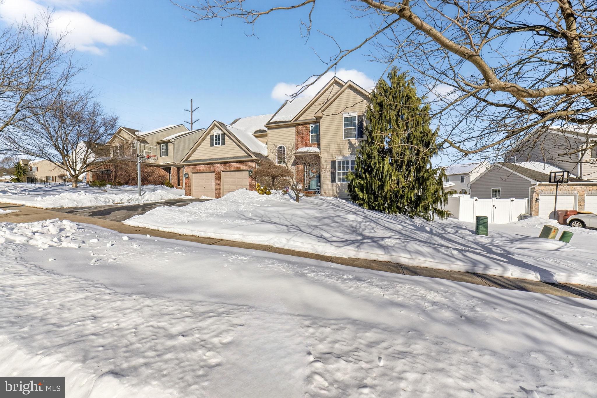 ROLLING HILLS - Residential