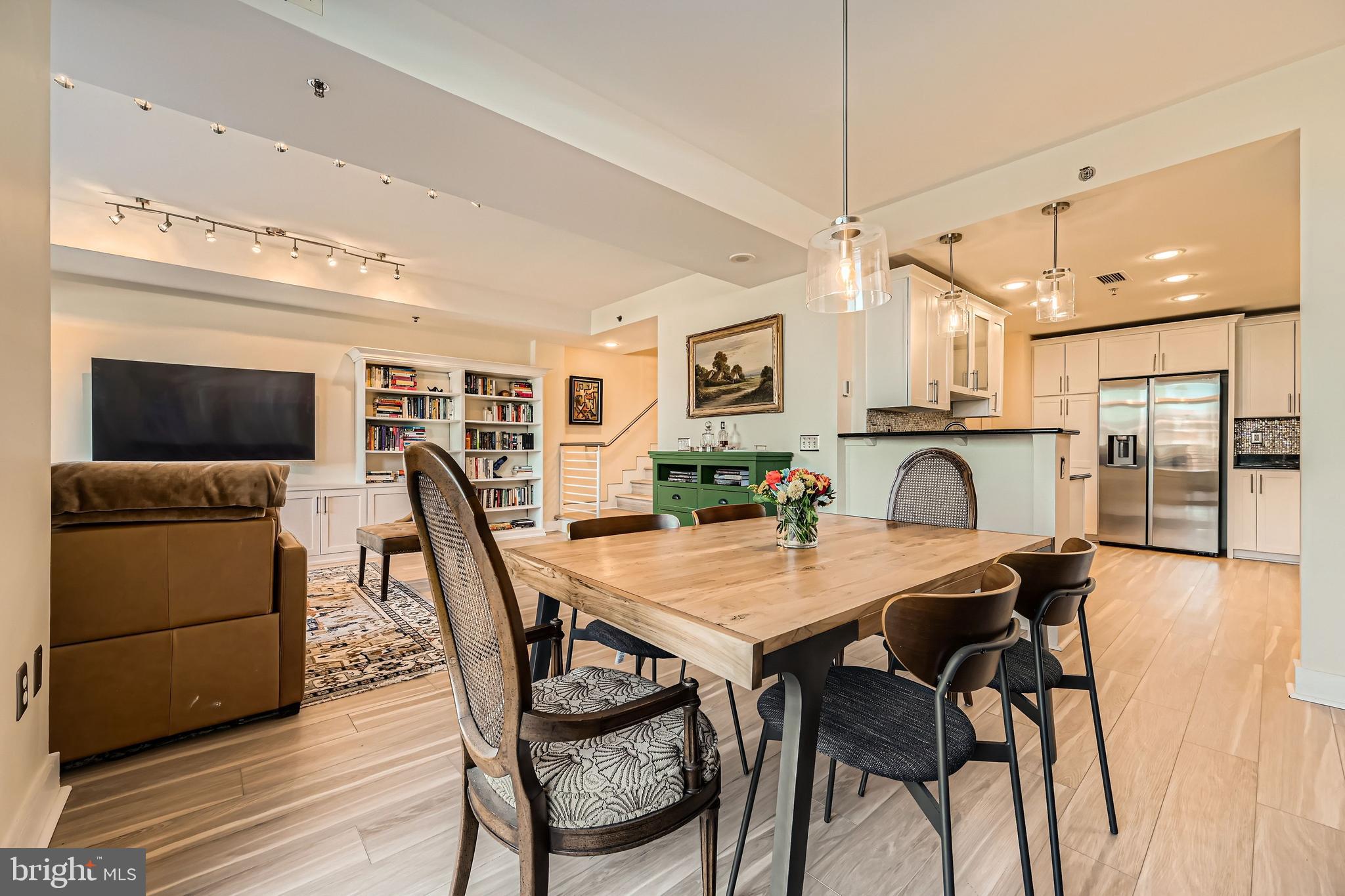 HARBOR EAST - Residential