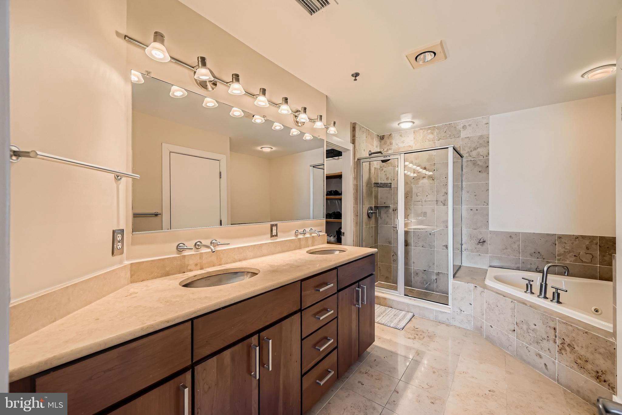 HARBOR EAST - Residential
