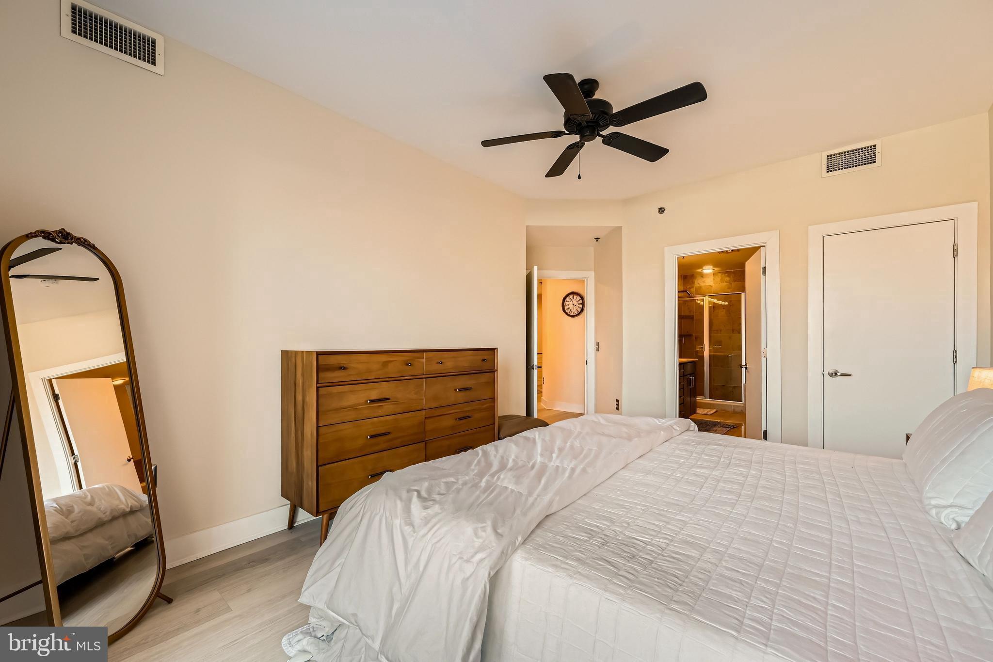 HARBOR EAST - Residential