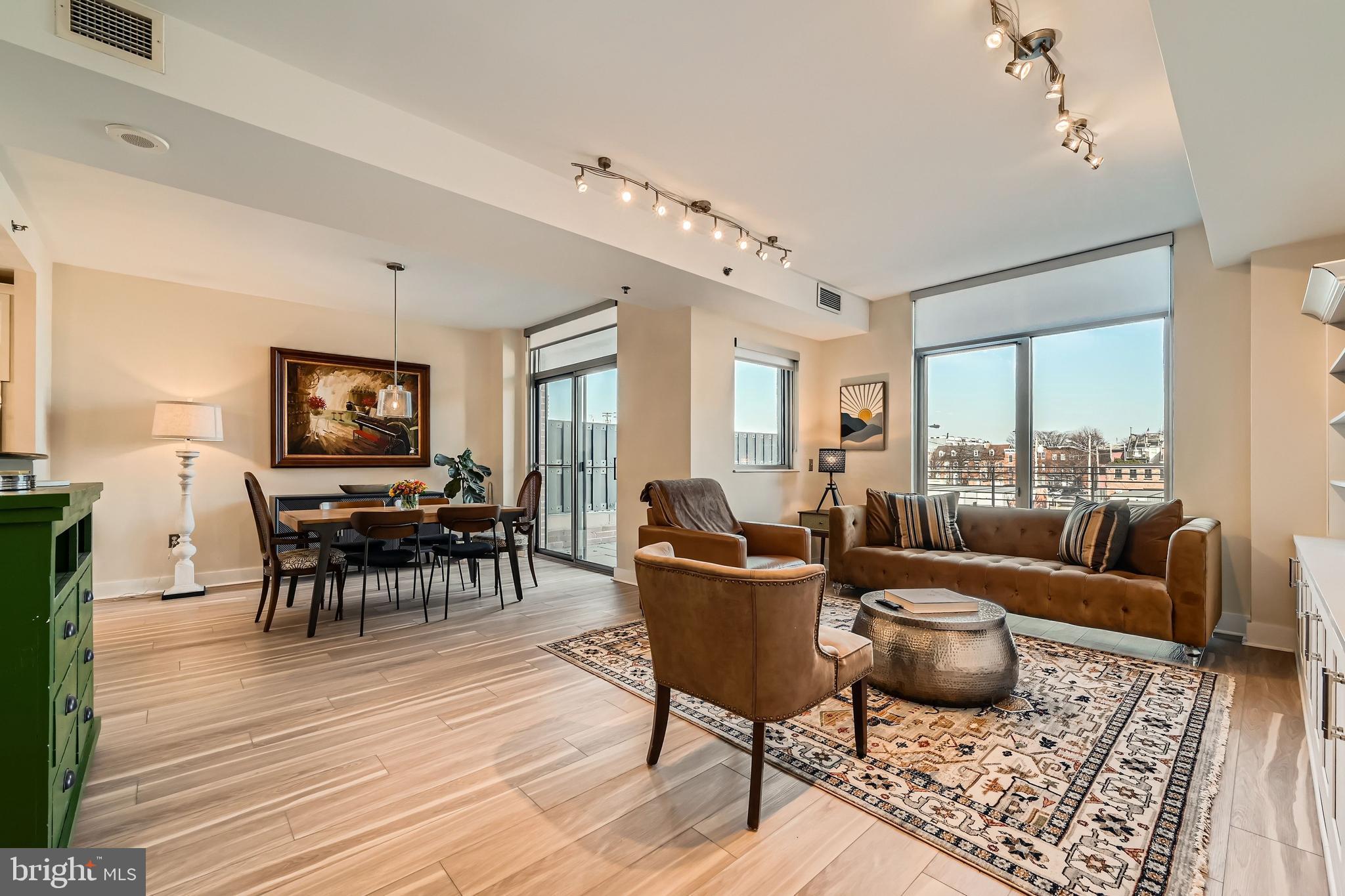 HARBOR EAST - Residential