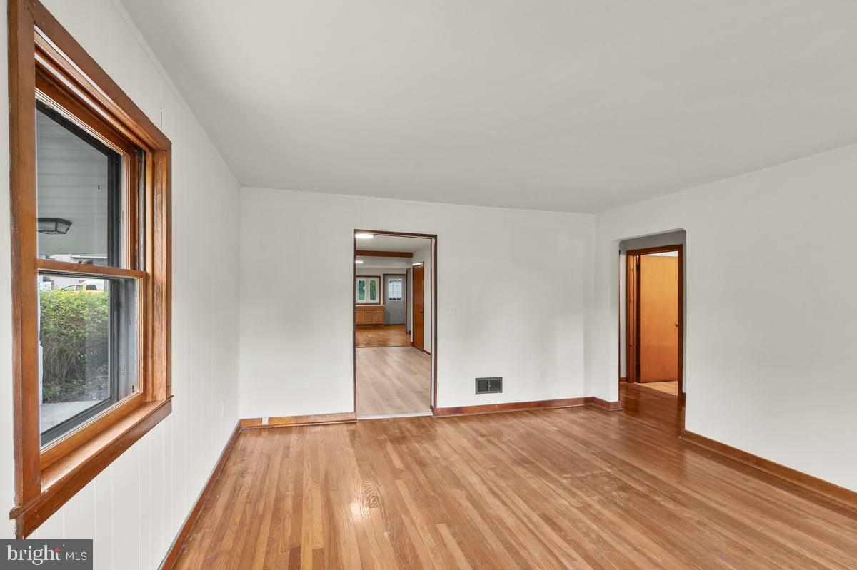 1127 E LEHMAN STREET