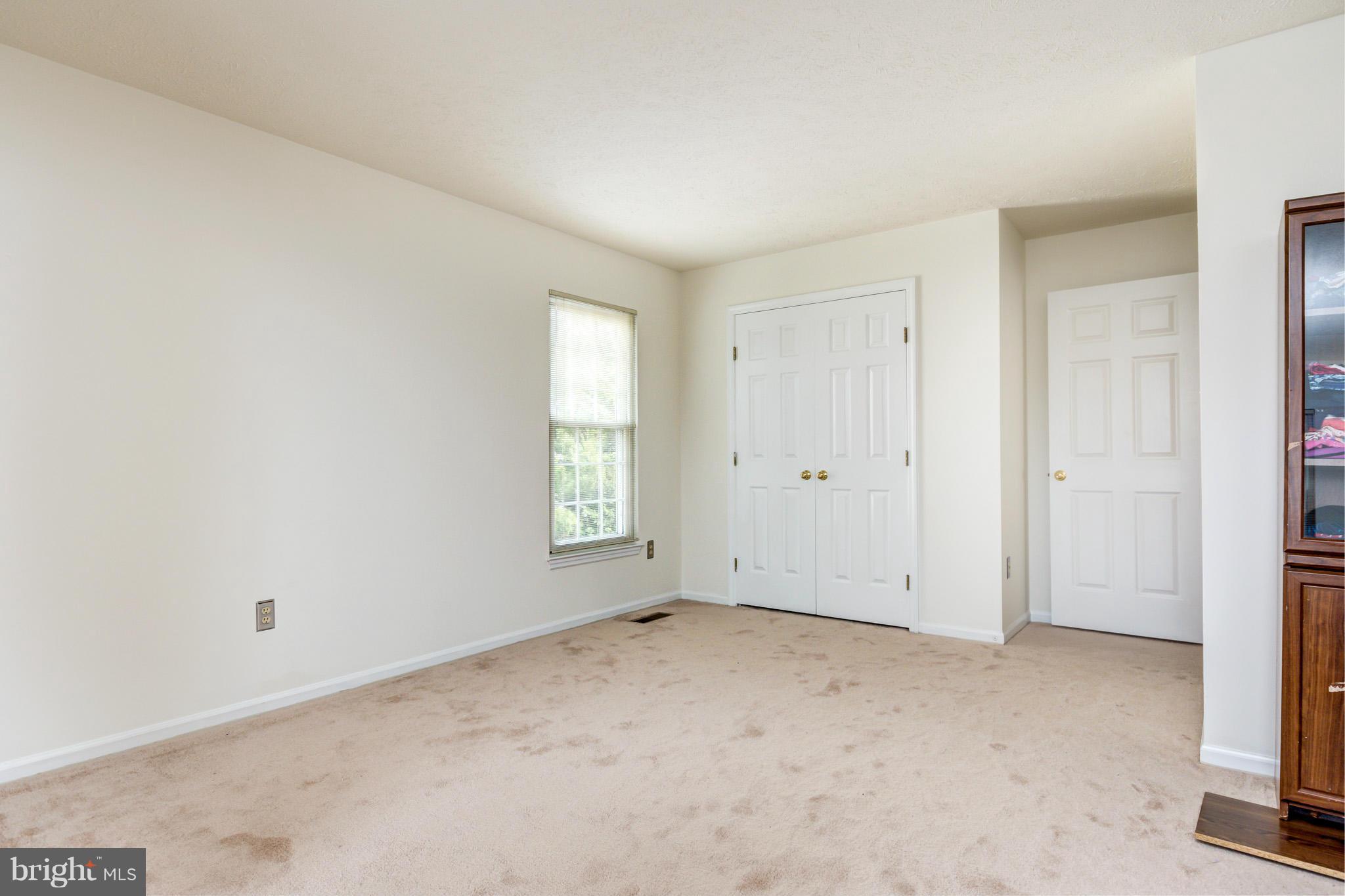 VALLEY STREAM ESTATES - Residential