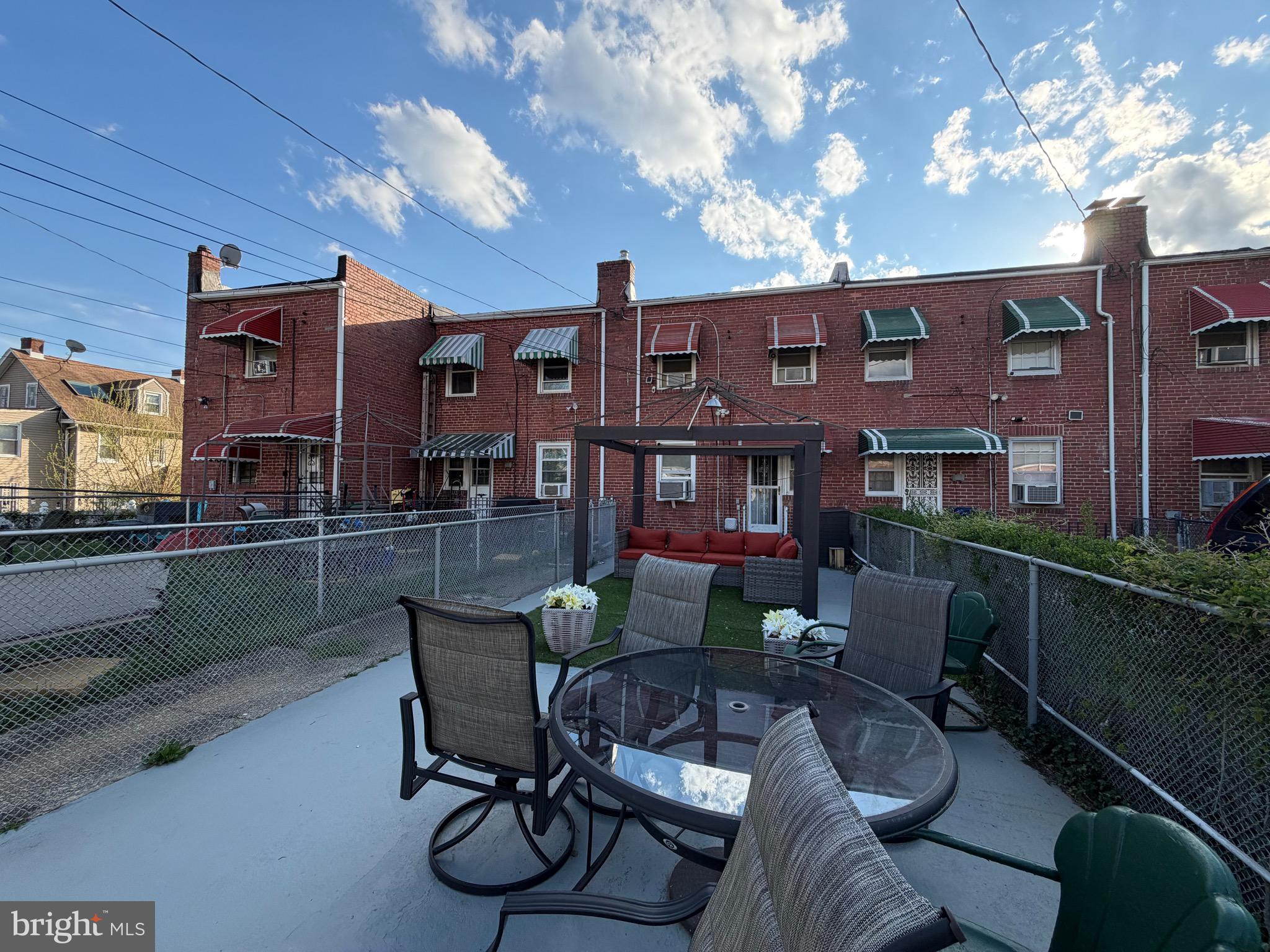 ARLINGTON - Residential