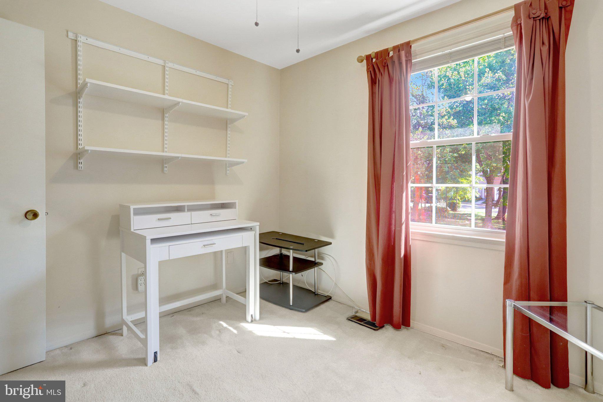STRATHMEADE SQUARE - Residential