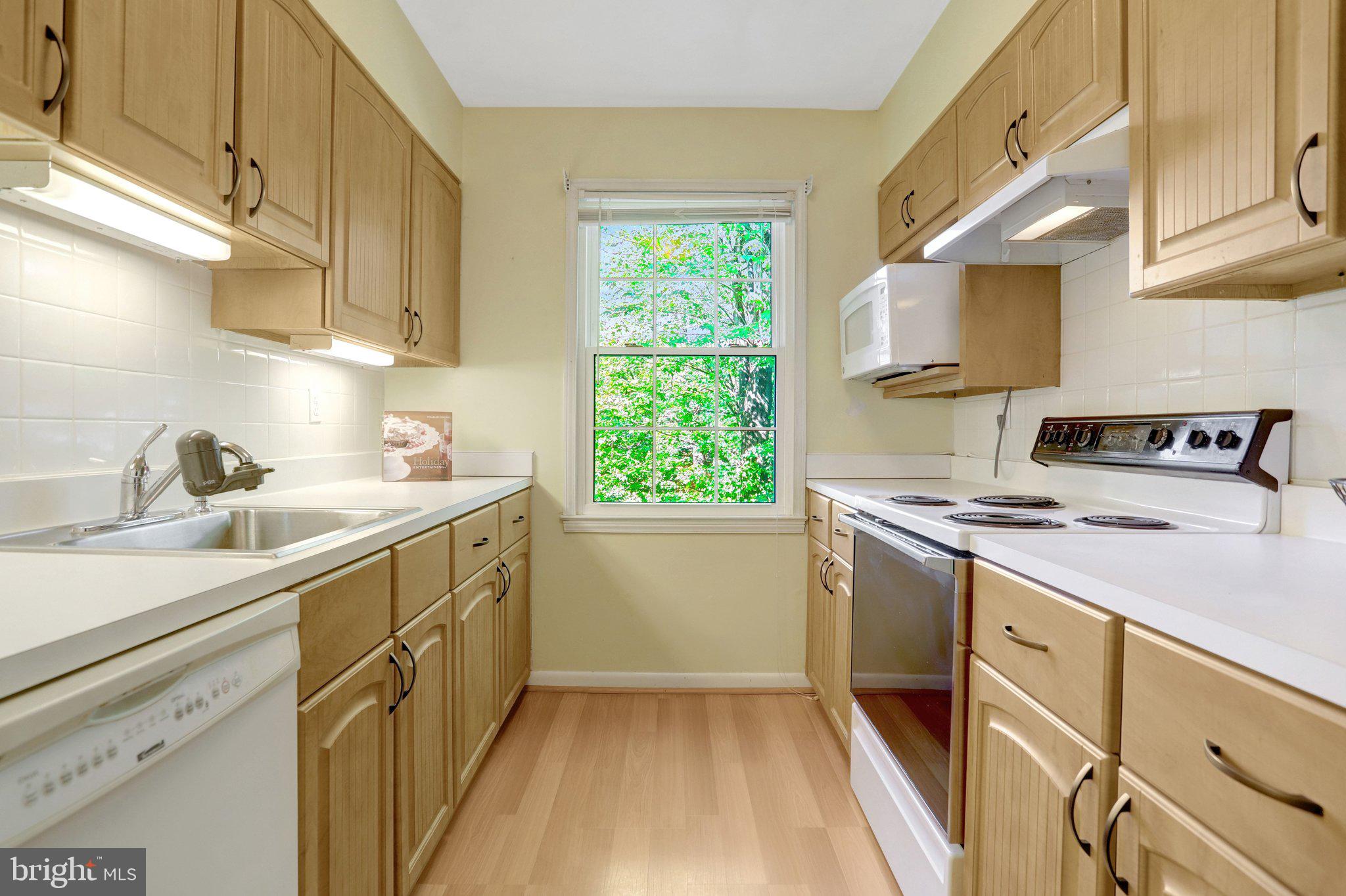 STRATHMEADE SQUARE - Residential