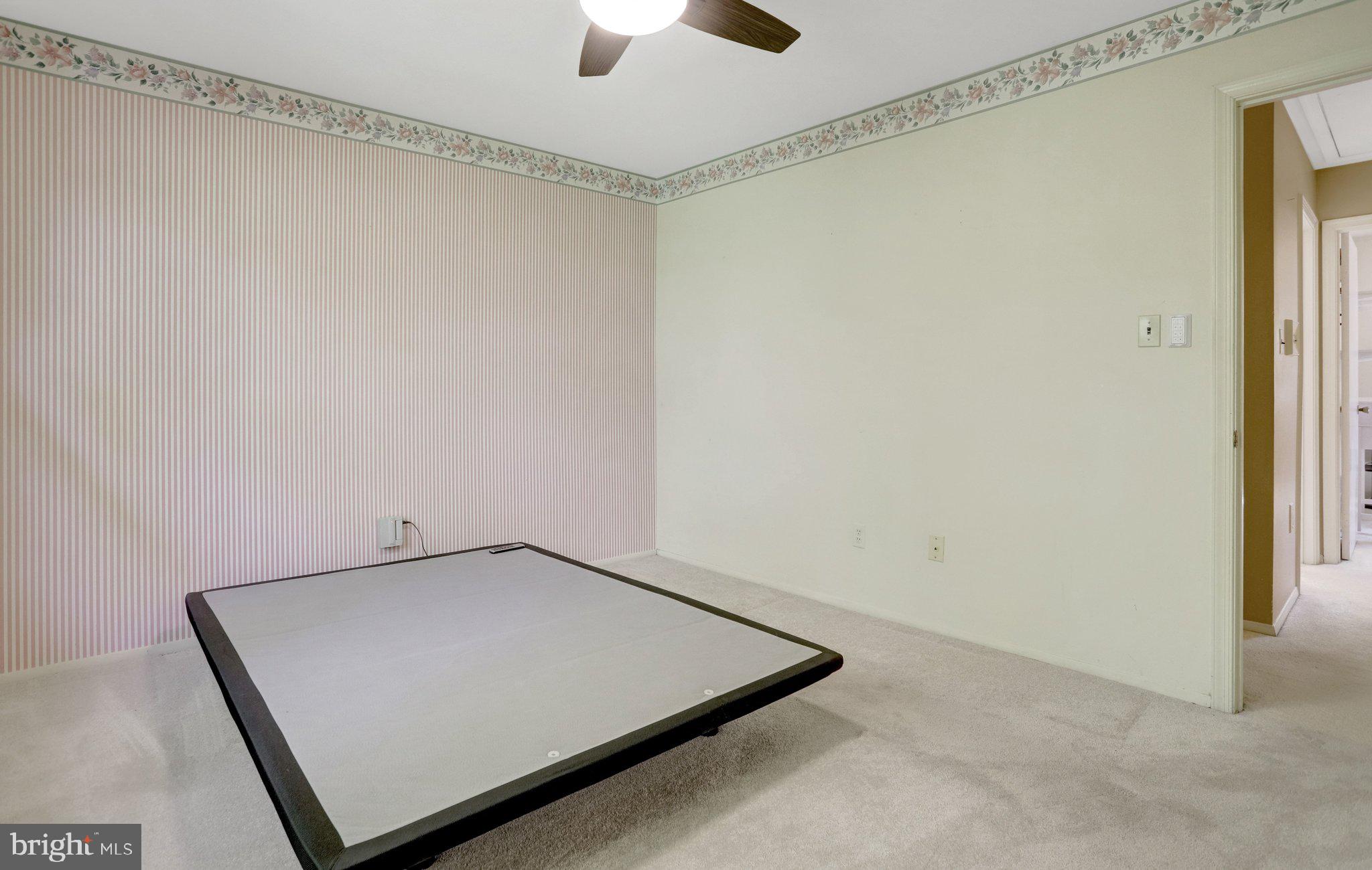 STRATHMEADE SQUARE - Residential