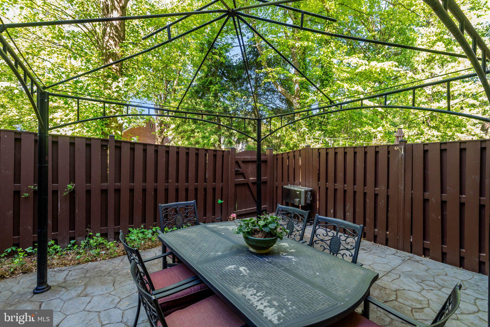 STRATHMEADE SQUARE - Residential