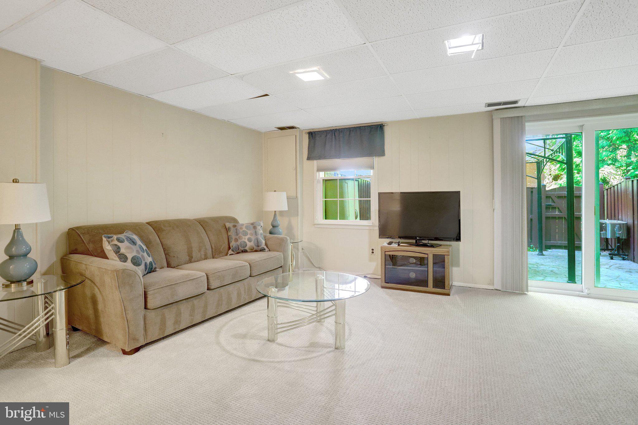 STRATHMEADE SQUARE - Residential