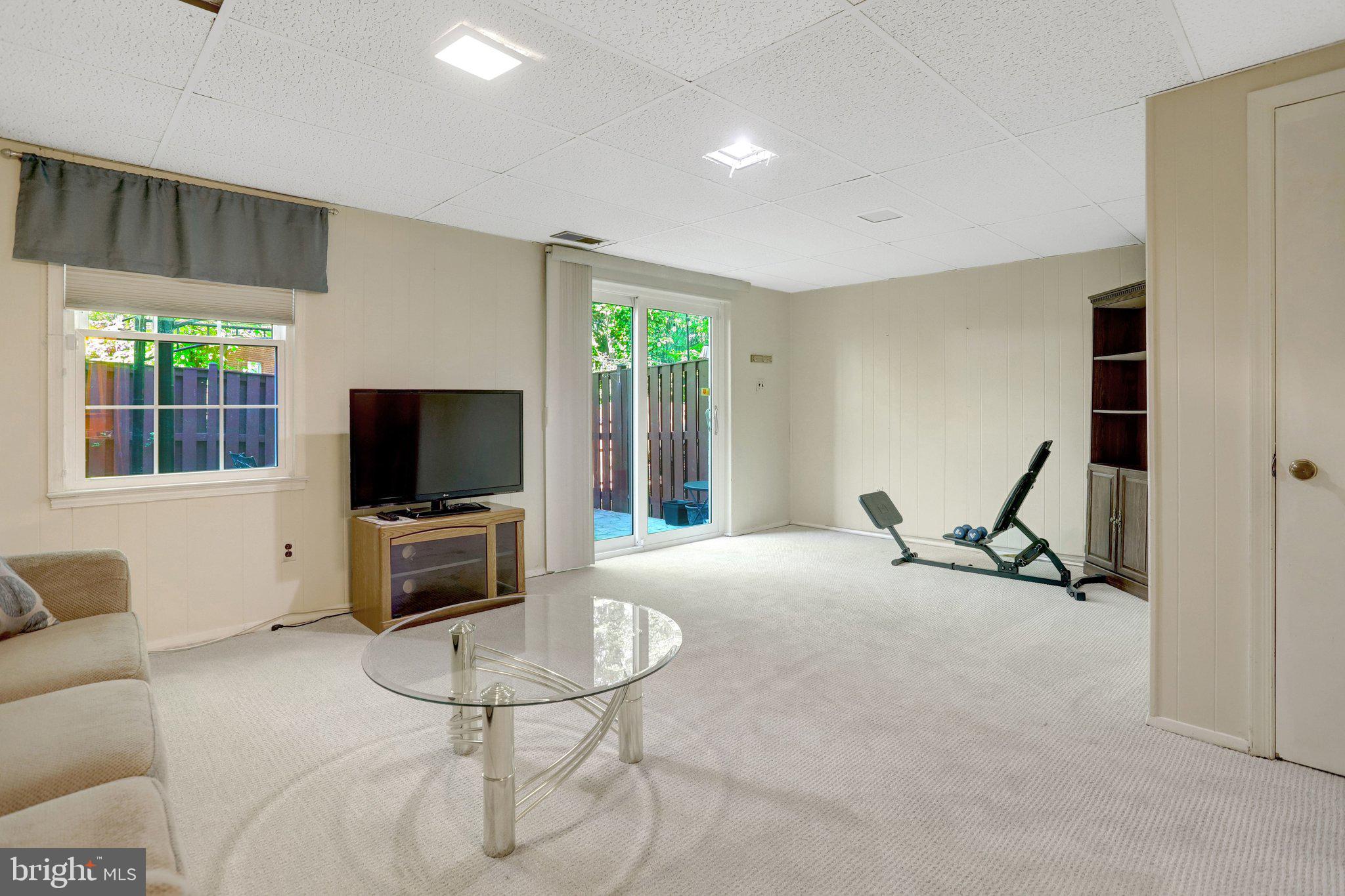 STRATHMEADE SQUARE - Residential
