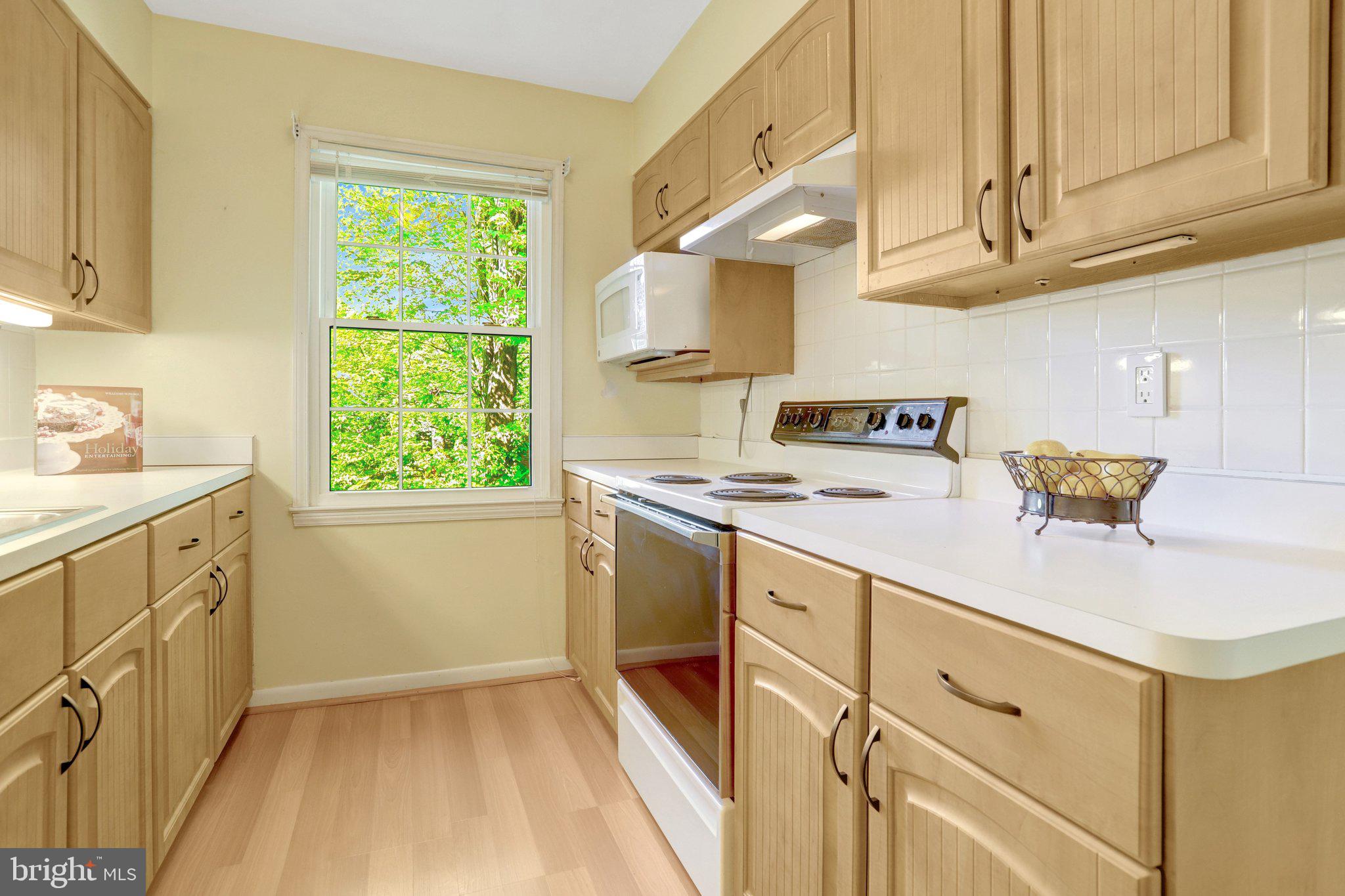 STRATHMEADE SQUARE - Residential
