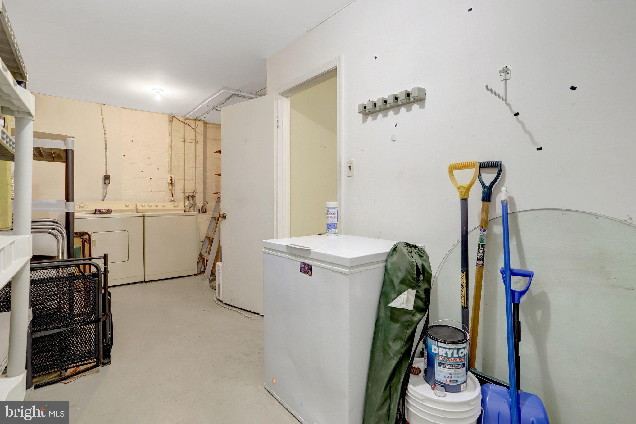 STRATHMEADE SQUARE - Residential