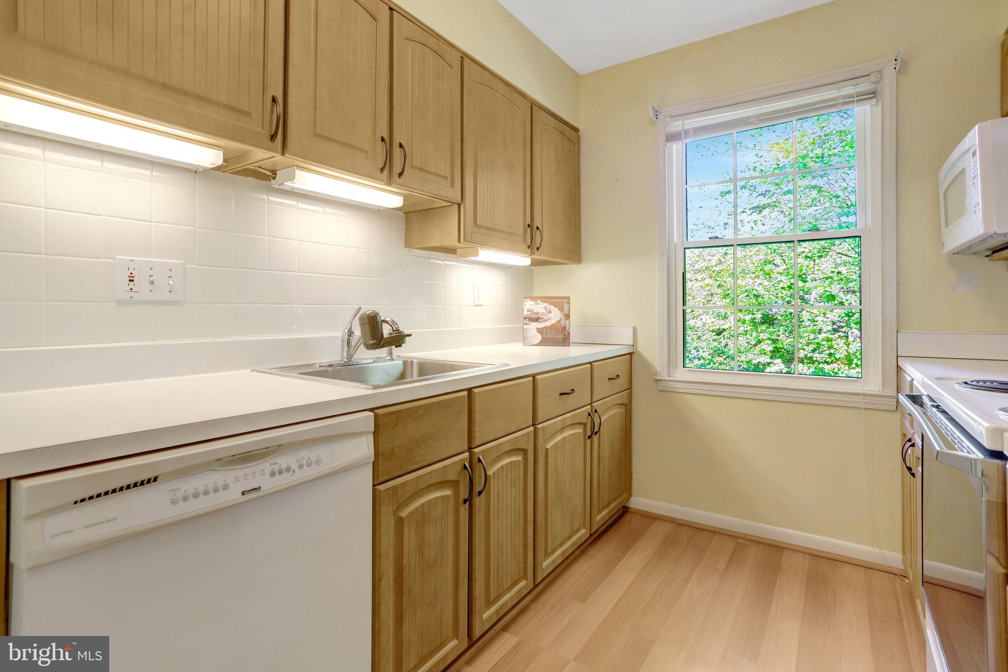 STRATHMEADE SQUARE - Residential