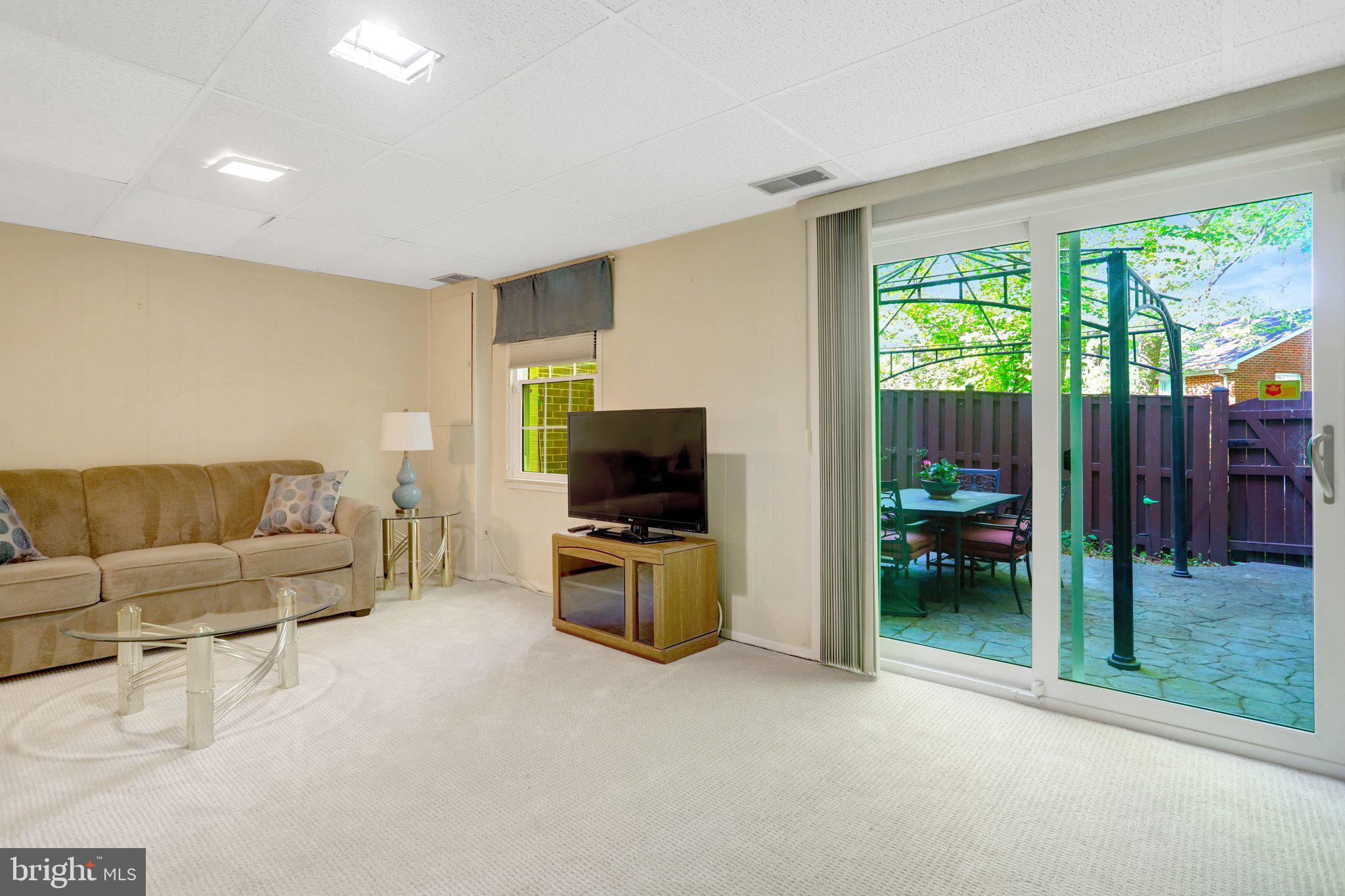 STRATHMEADE SQUARE - Residential