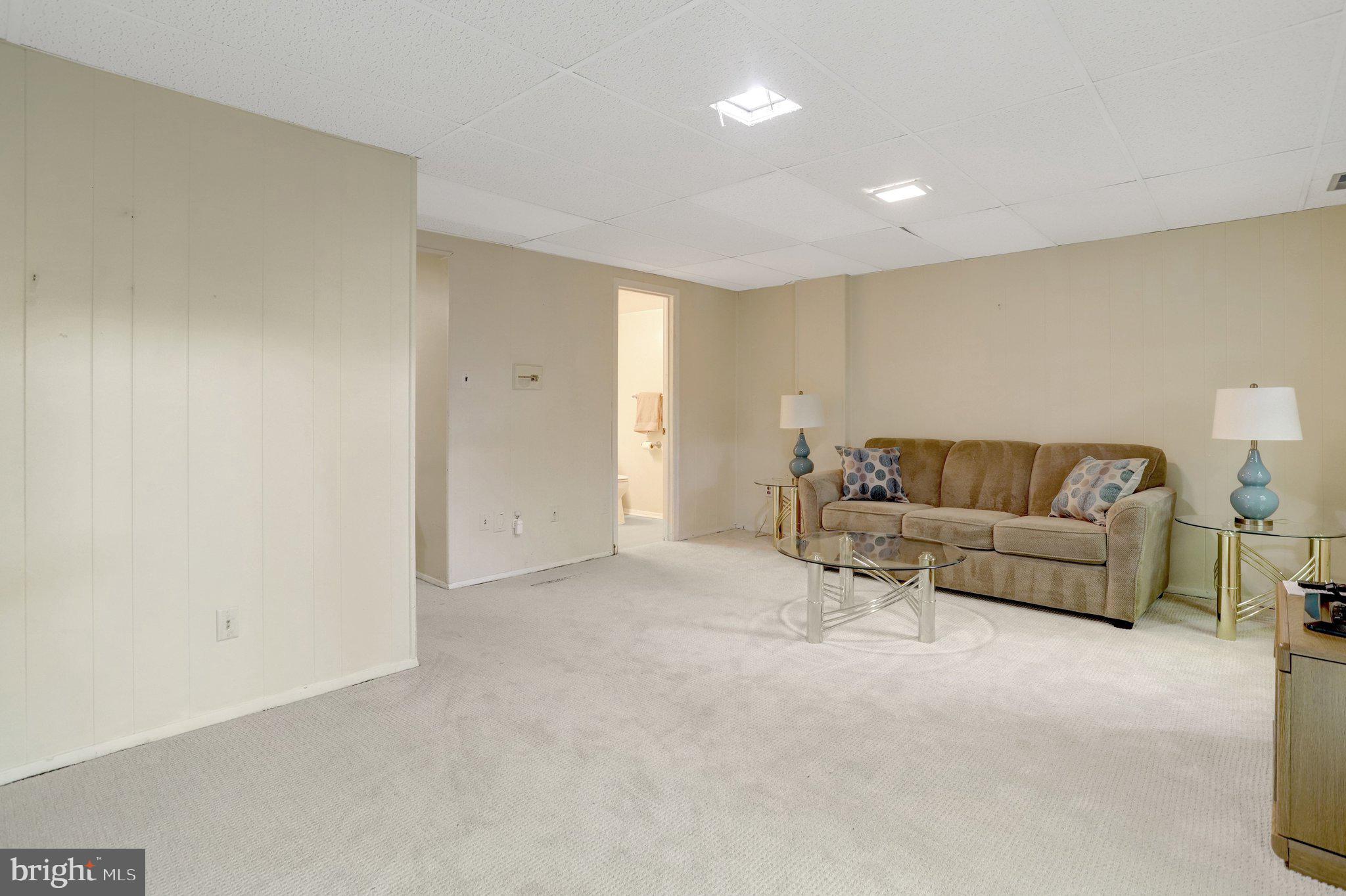 STRATHMEADE SQUARE - Residential