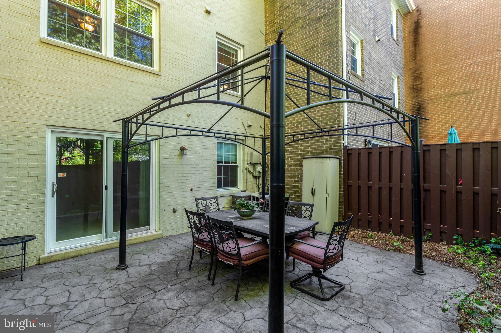 STRATHMEADE SQUARE - Residential