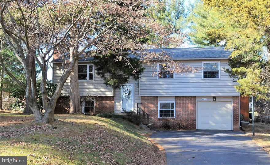 UPDATED 4BR/2.5BA w/1-Car Garage on .46 Lot! Kit w/Ample Cabs & Newer STAINLESS Applis! GLEAMING HDWDs in Liv/Din Rm/Foyer/Stairs! Master BR w/HUGE Closet w/BI Syst & Sep Master BA! FULLY Updated Hall BA & LL 1/2 BA! EXPANSIVE Rec Room w/NEW Carpet ('17) & Wood-Burn Stove! BACKYARD RETREAT w/Deck & Patio! Updates-HWH ('16), HVAC ('14), Roof ('07), Siding ('12), Widows/Doors ('06)! Warrenton Lakes!