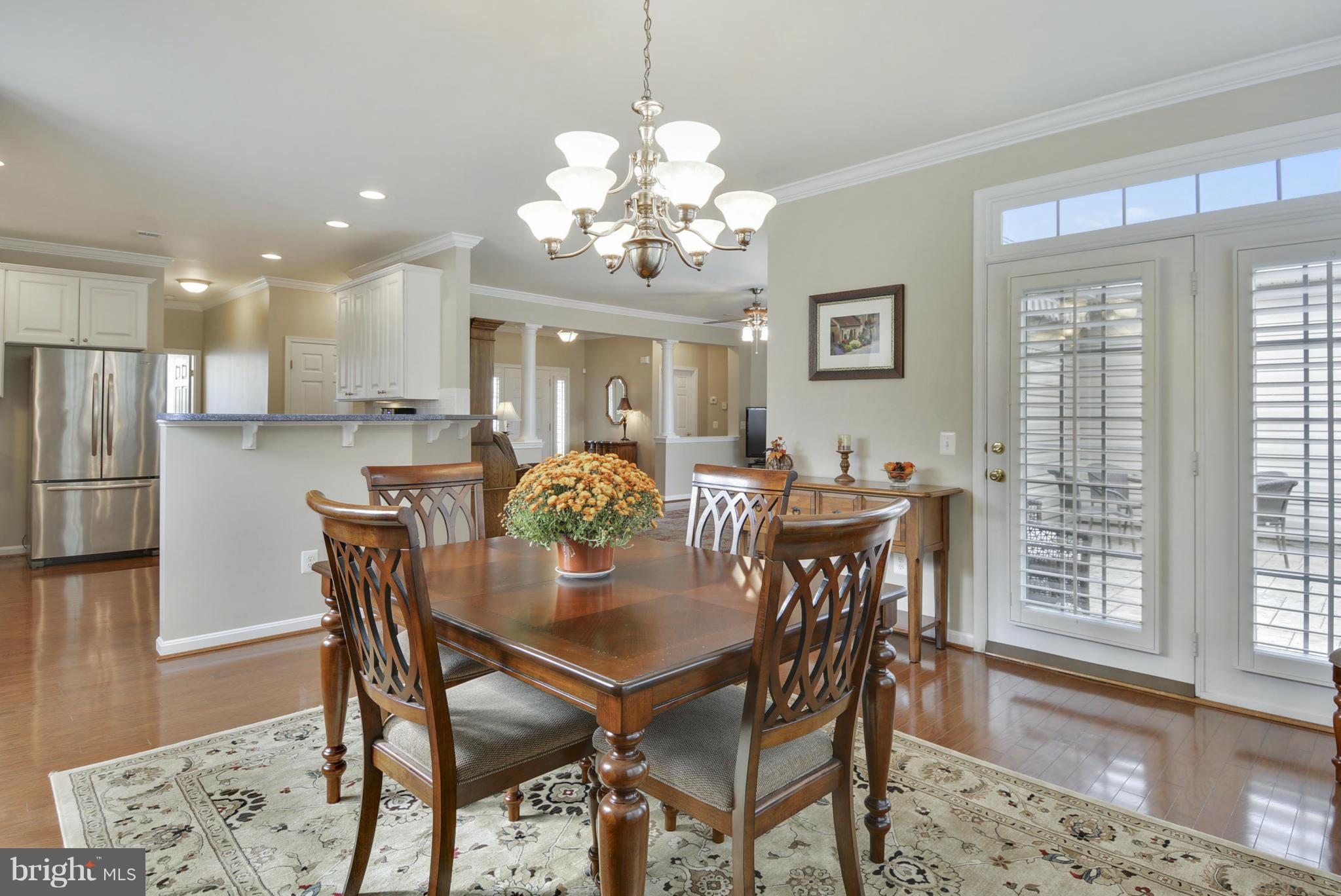 FOUR SEASONS - Residential