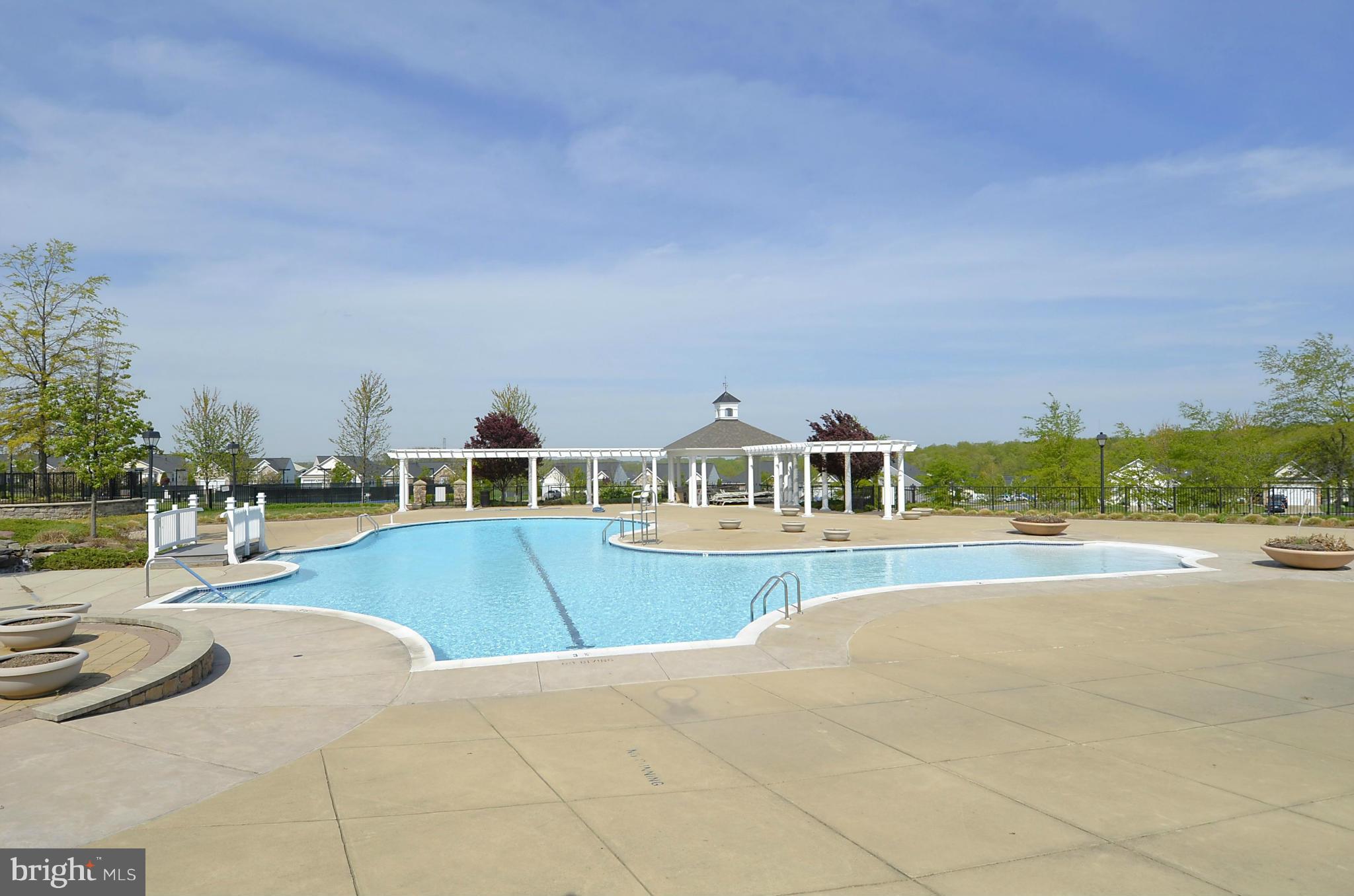 FOUR SEASONS - Residential