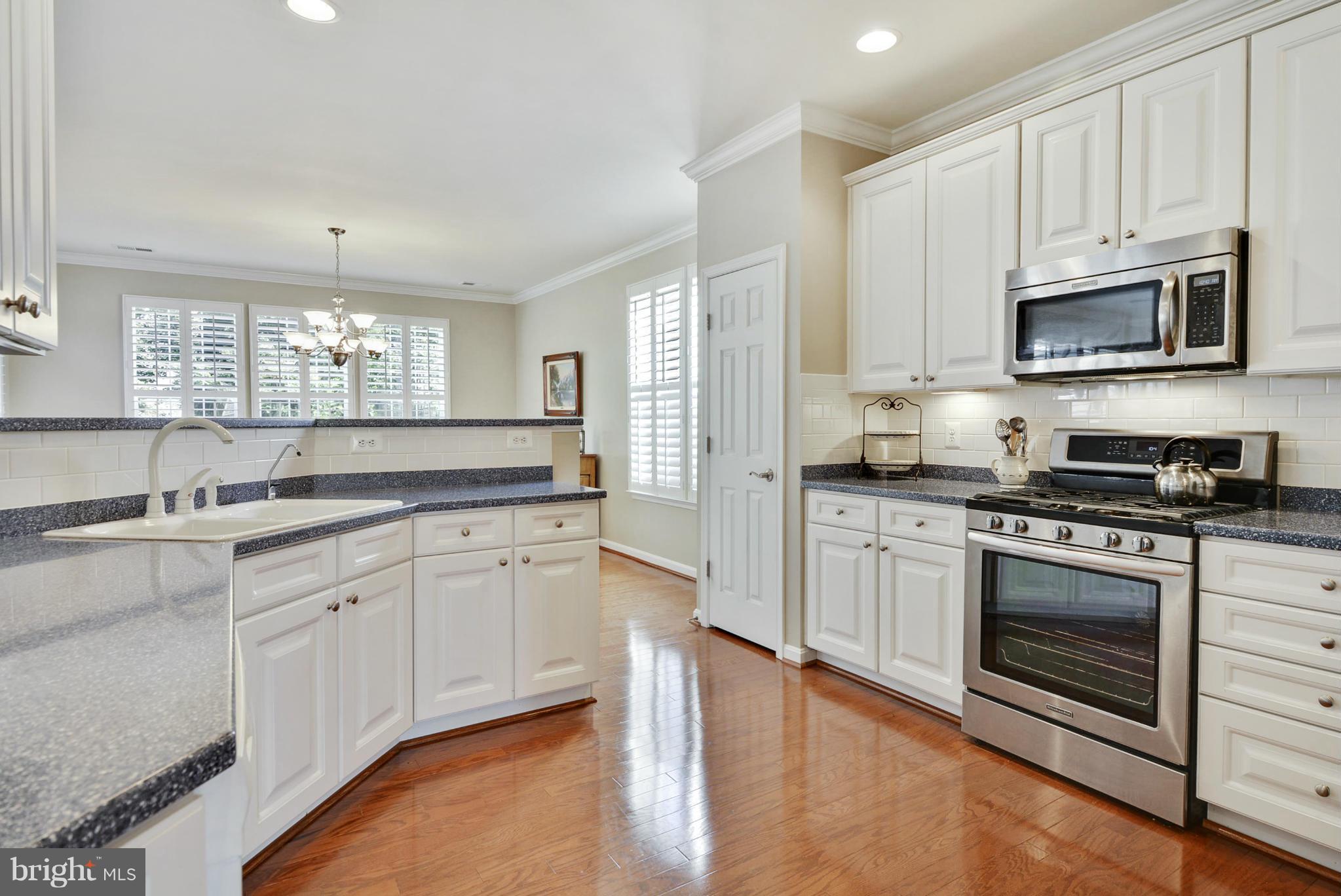 FOUR SEASONS - Residential