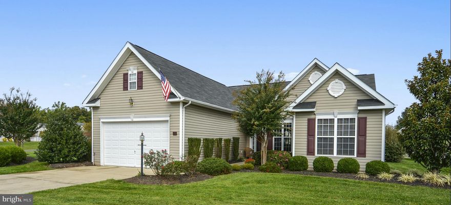 FOUR SEASONS HISTORIC VIRGINIA, A PRESTIGIOUS ACTIVE ADULT GATED COMMUNITY*LOTS OF AMENITIES* ONE LEVL LIVNG; OPEN FLR PLN W/ARCHET. FEAT; HRWD FLRs, CUSTM SHUTTERS,GREAT RM W/FP; LIBR/3rd BR; GOURMT STYL KIT. W/UPDATE STAINLES APPL., BRKFT BAR; DR W/WO TO PATIO & LANDSCAP. PRIV. PREM .33 AC LOT*MBR SUITE FEAT. LUX BA , WI CLST W/ORGANIZR; 2nd Br & 2nd  Ba*EXT GAR(581sq ft) W/GAME/STORE RM W/HVAC*