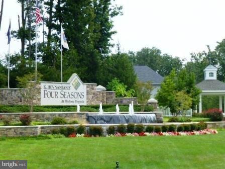 FOUR SEASONS - Residential