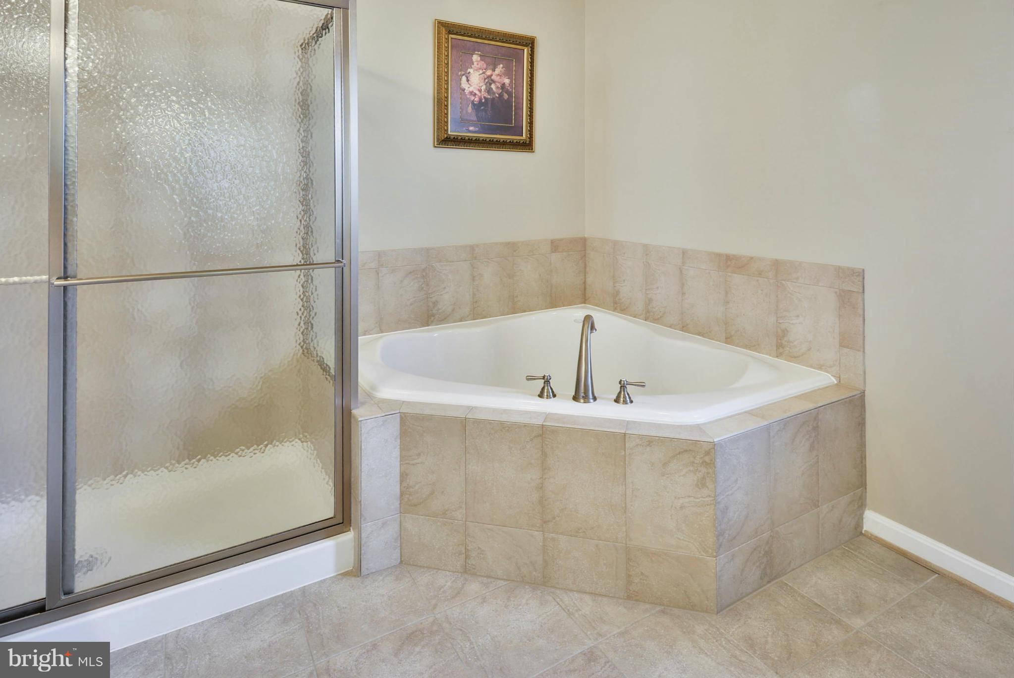 FOUR SEASONS - Residential