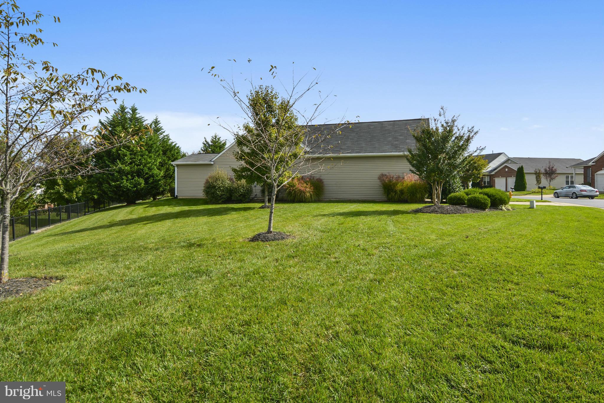 FOUR SEASONS - Residential