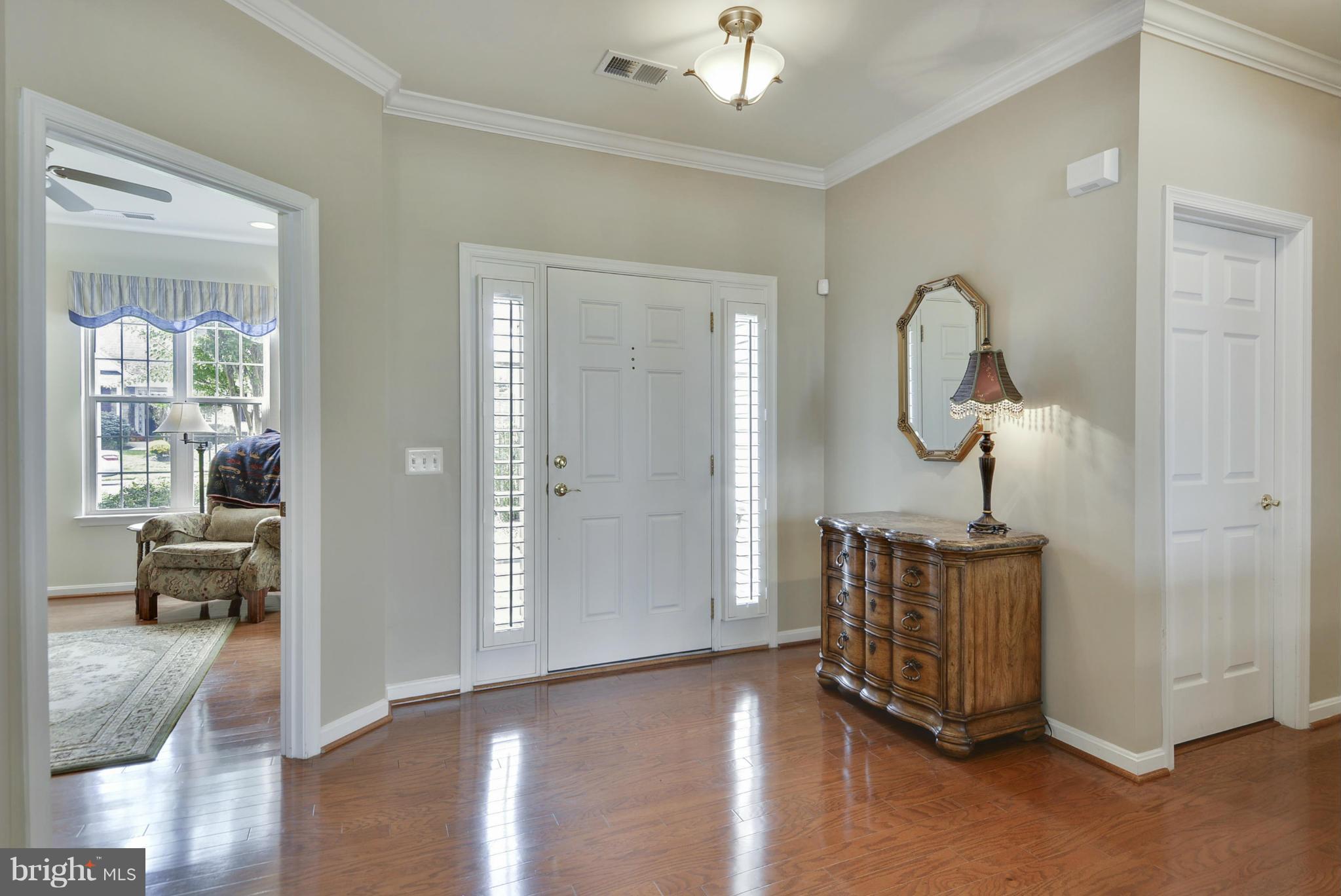 FOUR SEASONS - Residential