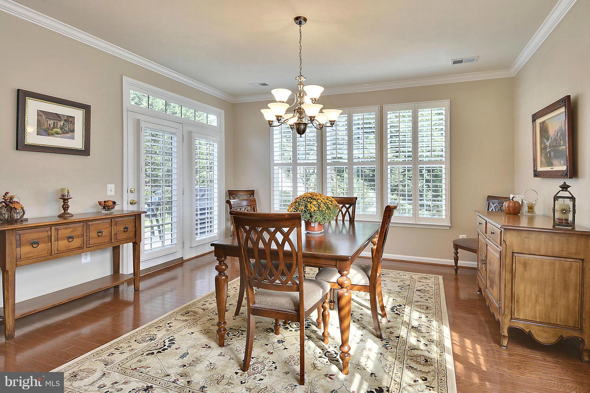 FOUR SEASONS - Residential