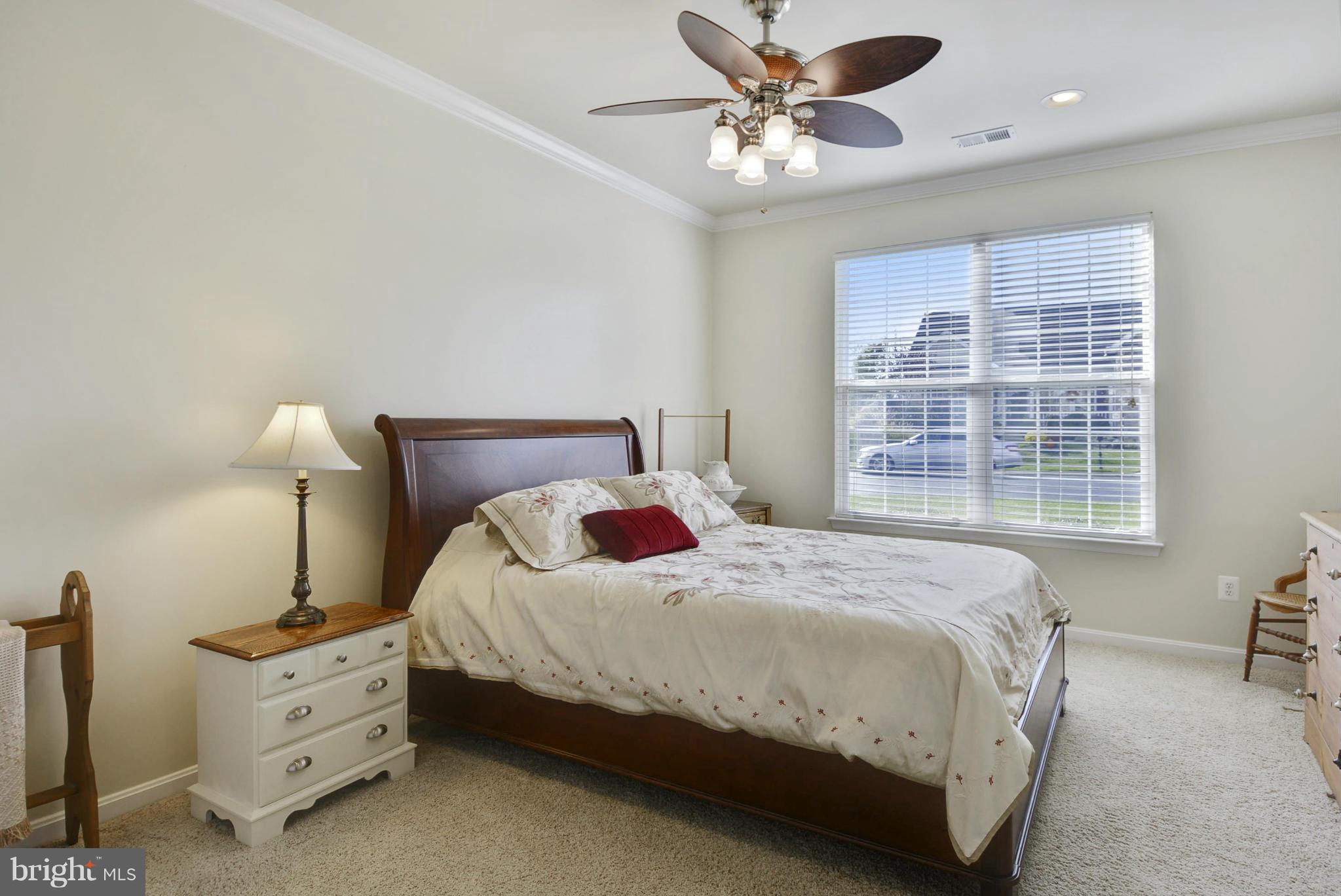 FOUR SEASONS - Residential