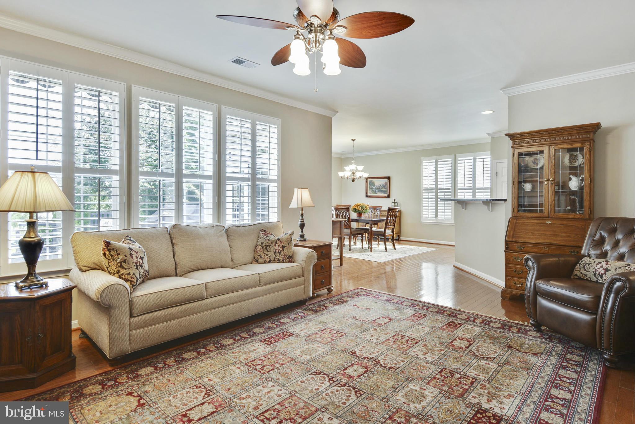 FOUR SEASONS - Residential