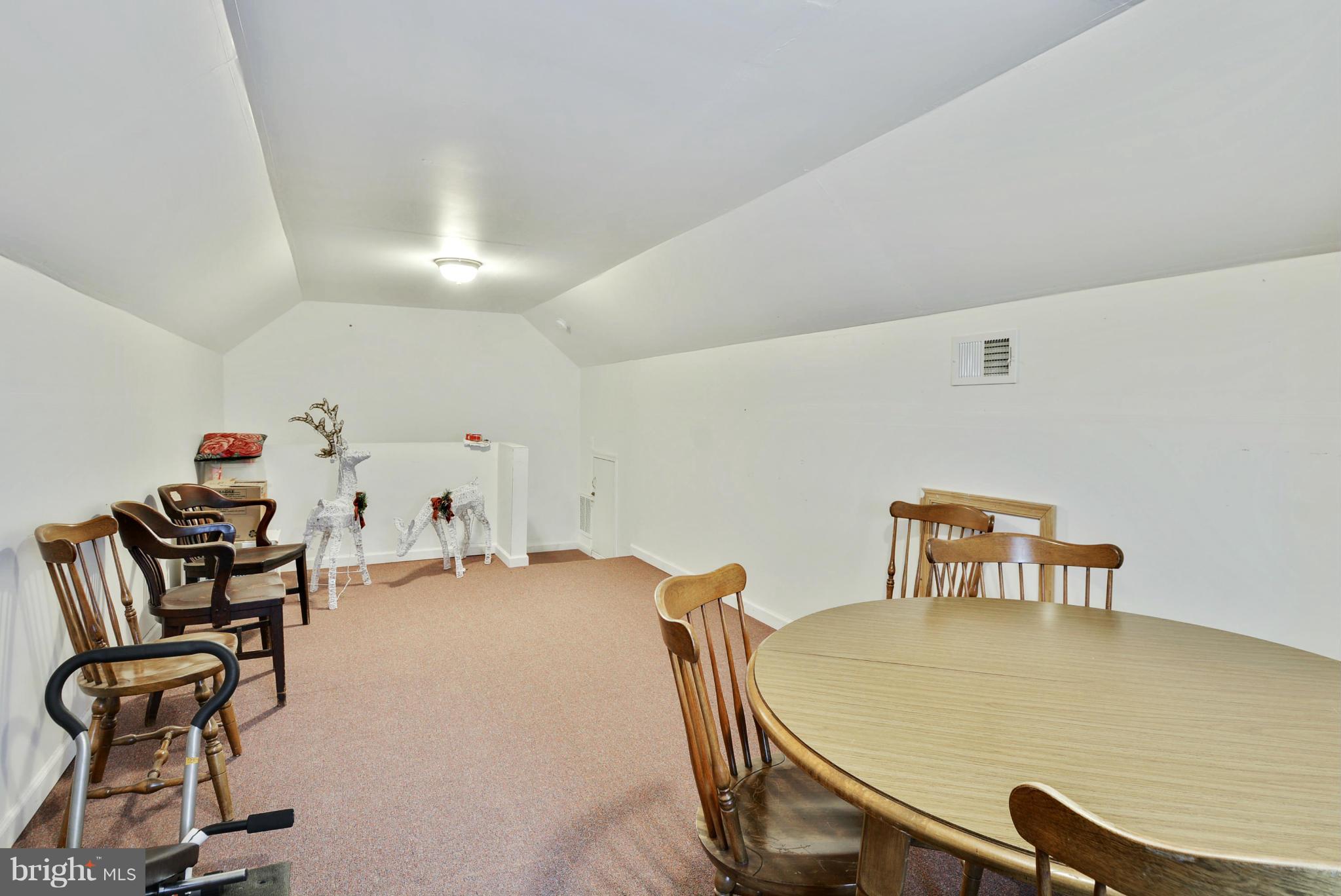 FOUR SEASONS - Residential