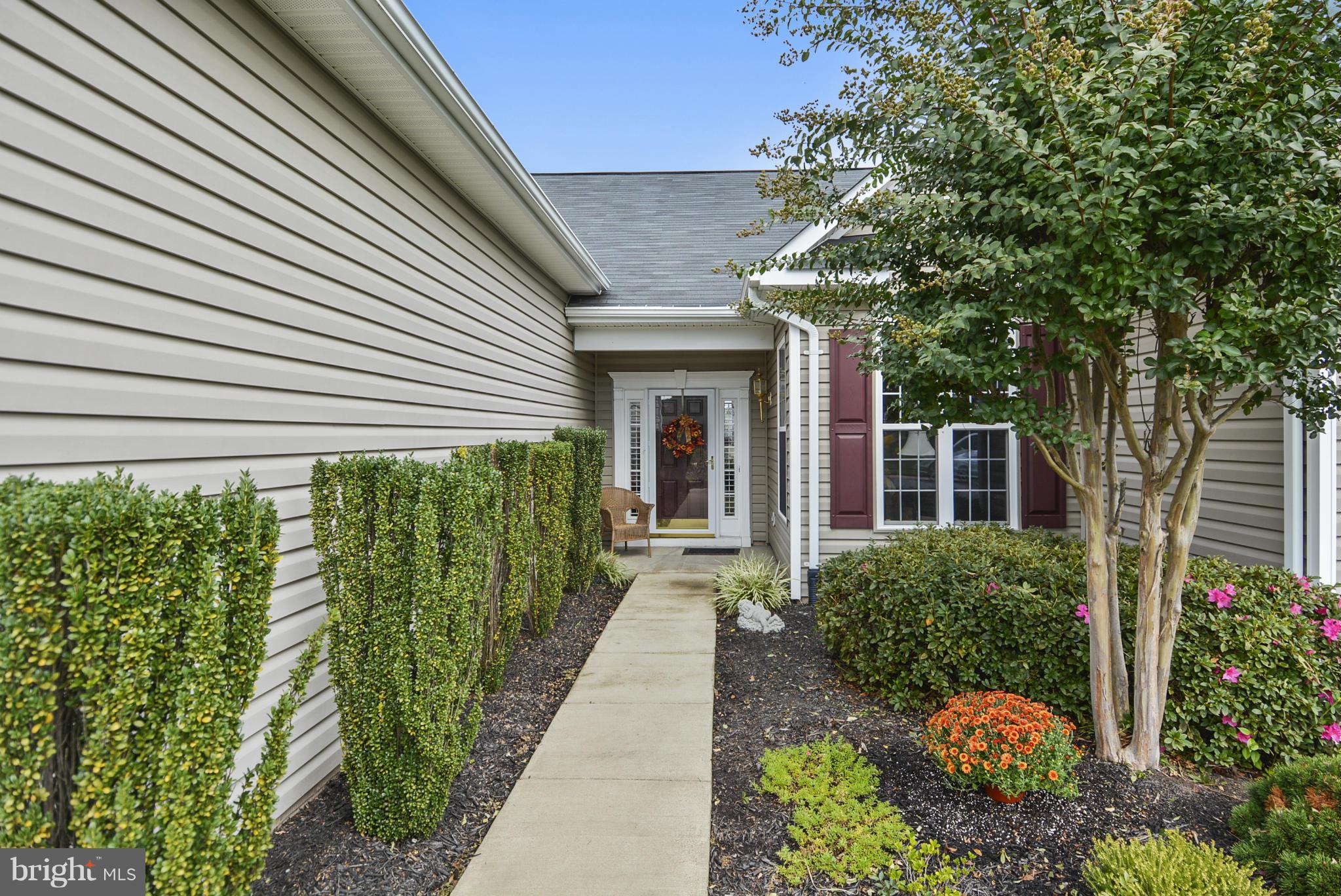 FOUR SEASONS - Residential