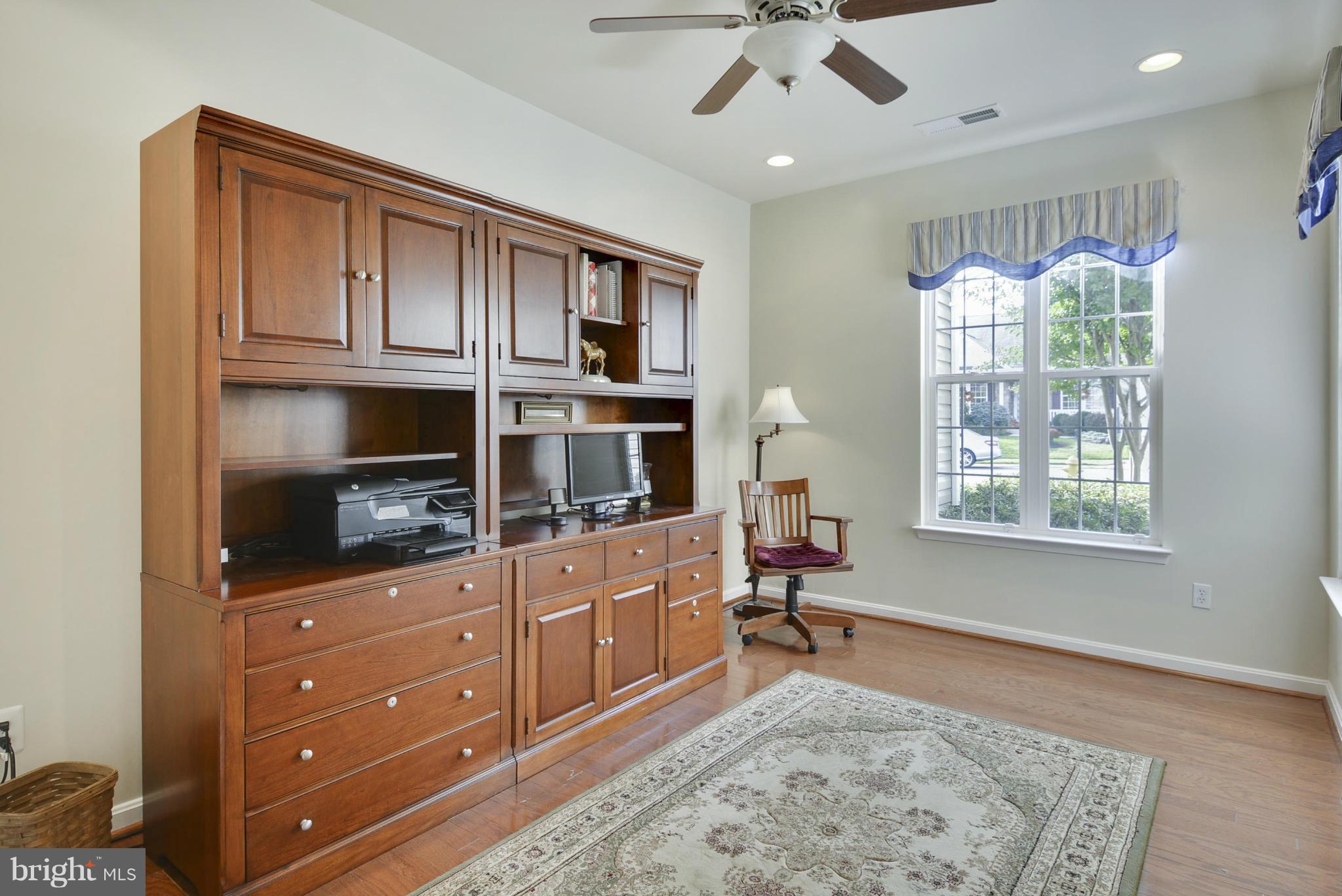 FOUR SEASONS - Residential