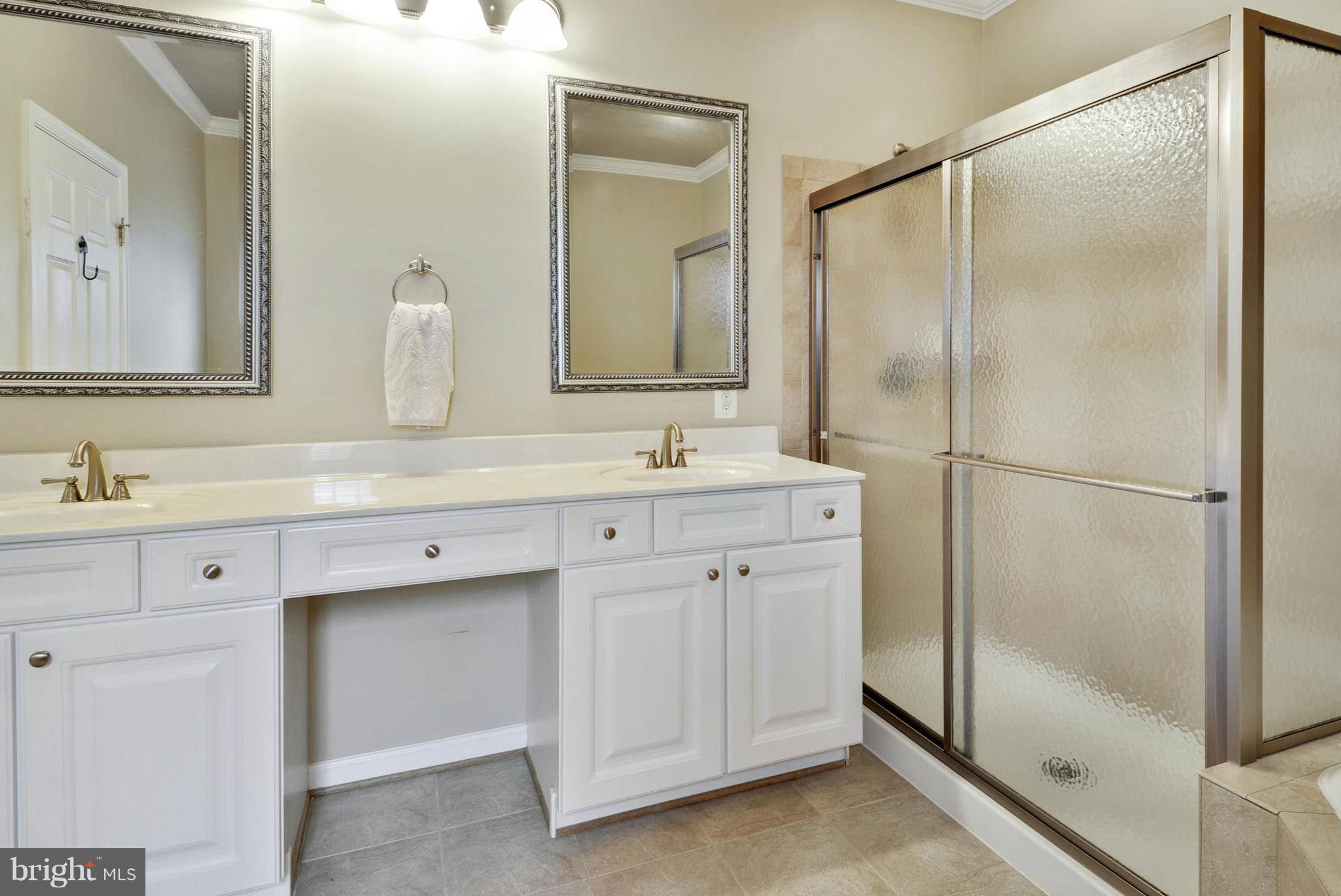 FOUR SEASONS - Residential