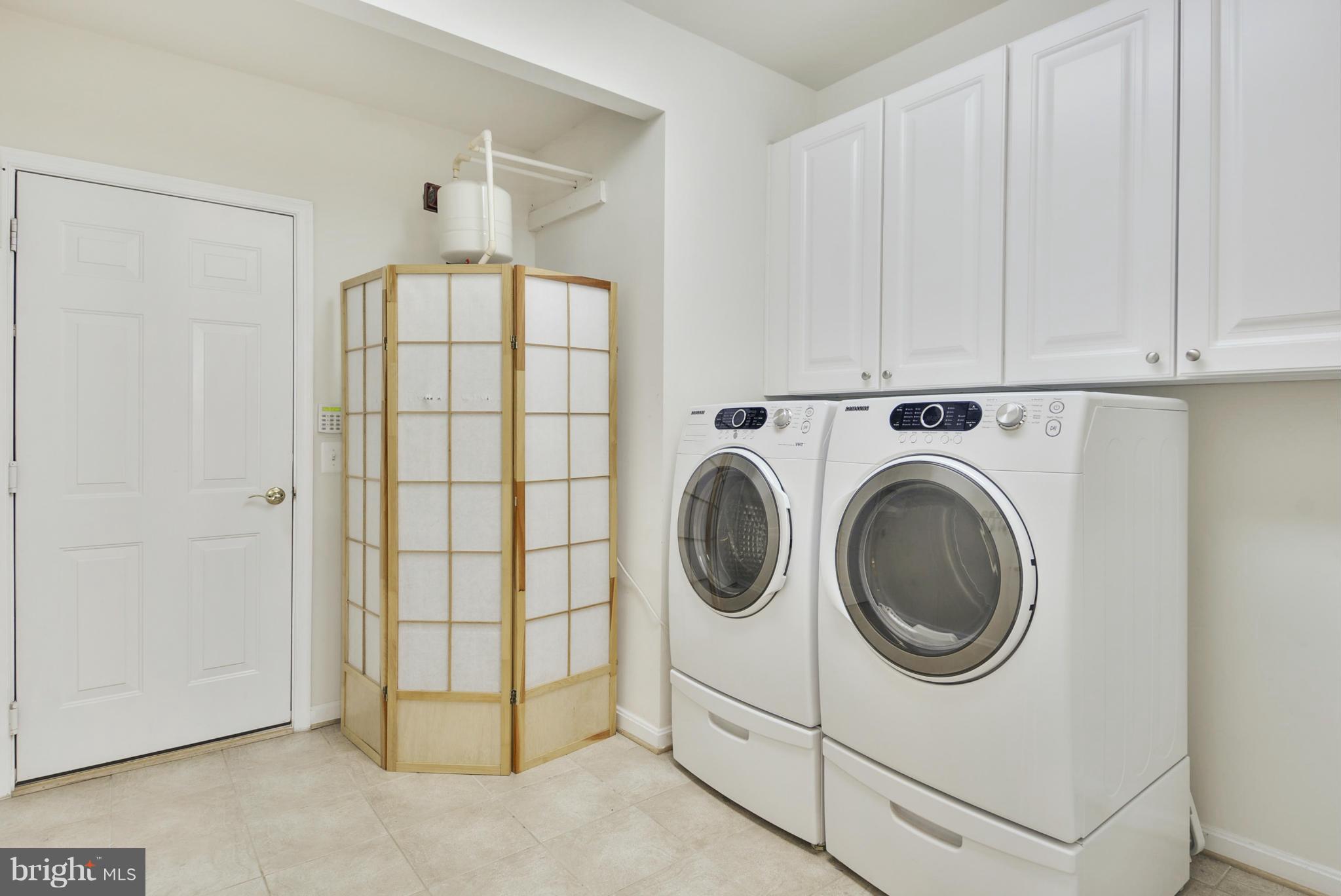 FOUR SEASONS - Residential