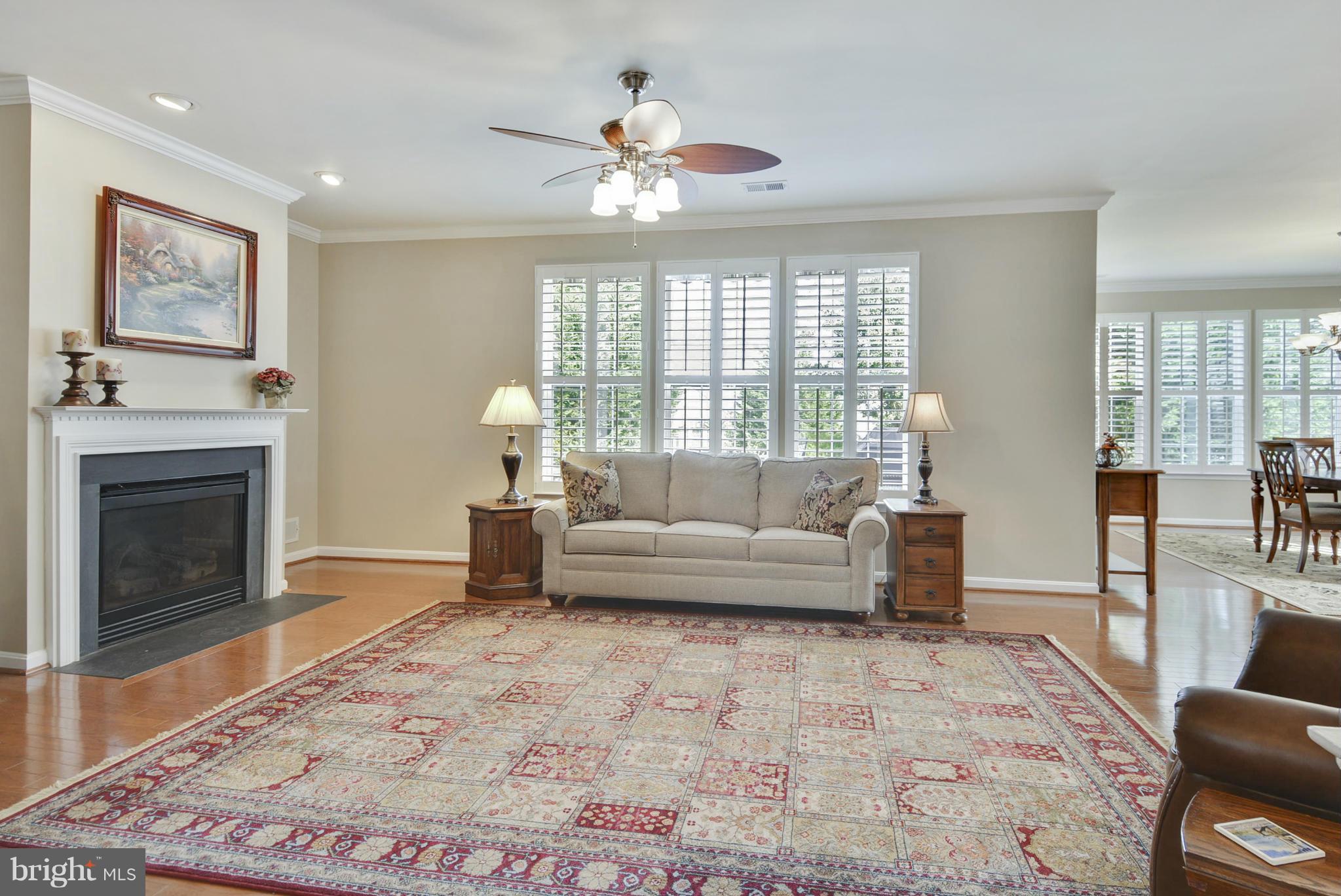 FOUR SEASONS - Residential