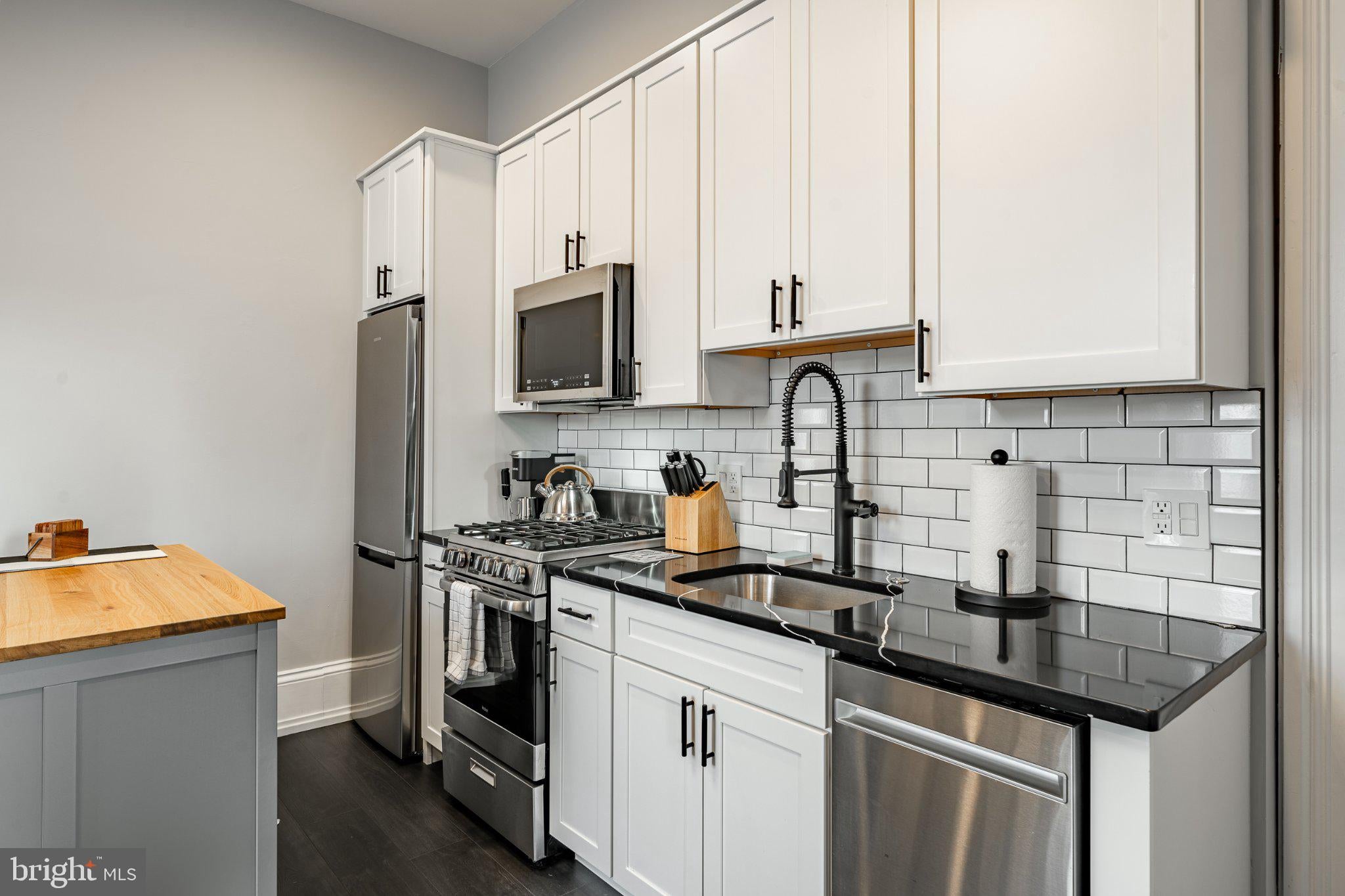 305 S WALNUT STREET 4