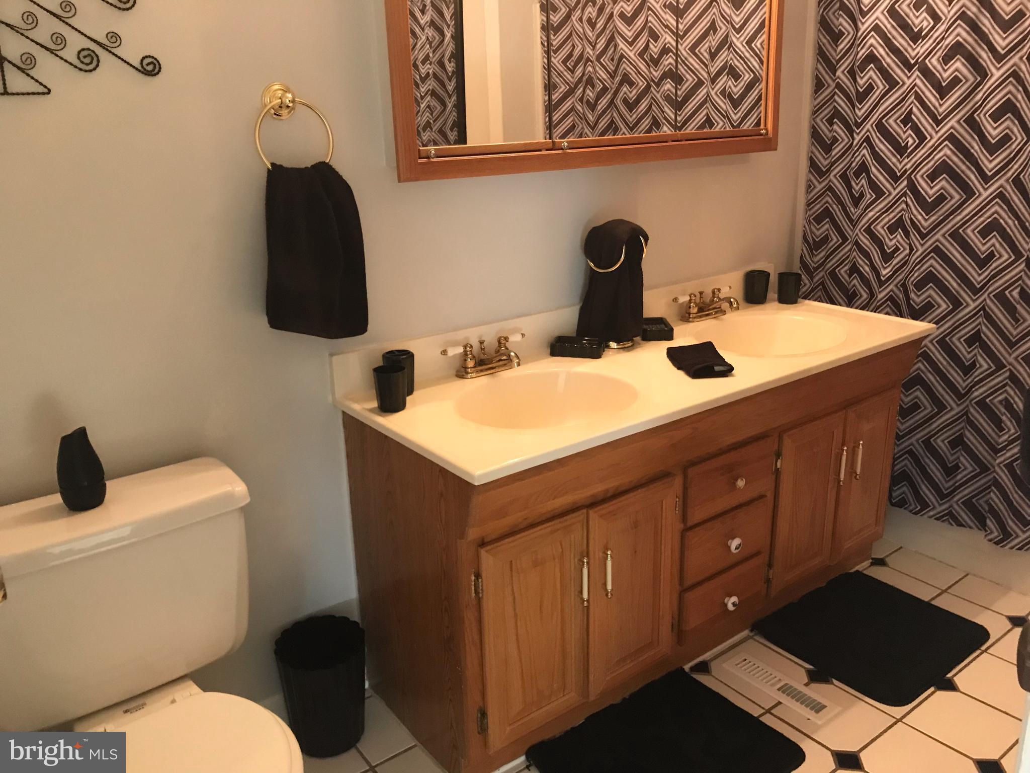 ELIZABETHS LANDING - Residential Lease