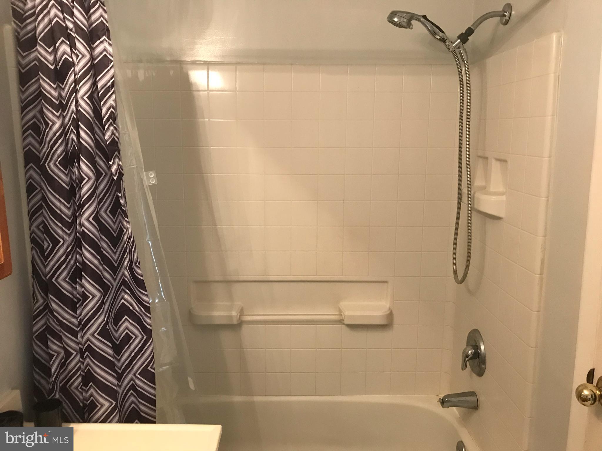 ELIZABETHS LANDING - Residential Lease