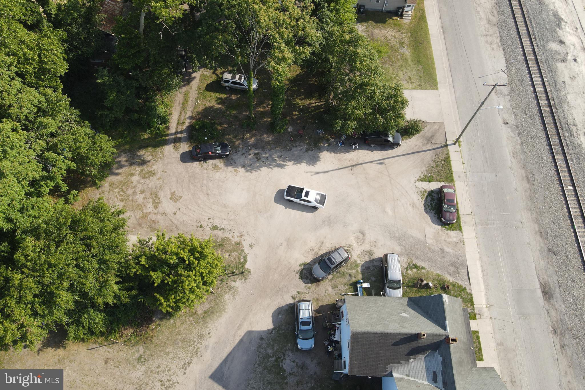 603 E RAILROAD AVENUE